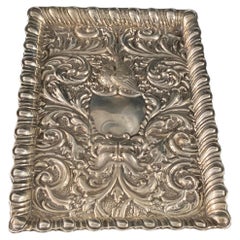 Un vassoio d'argento edoardiano del 1905 di John & William Deakin
