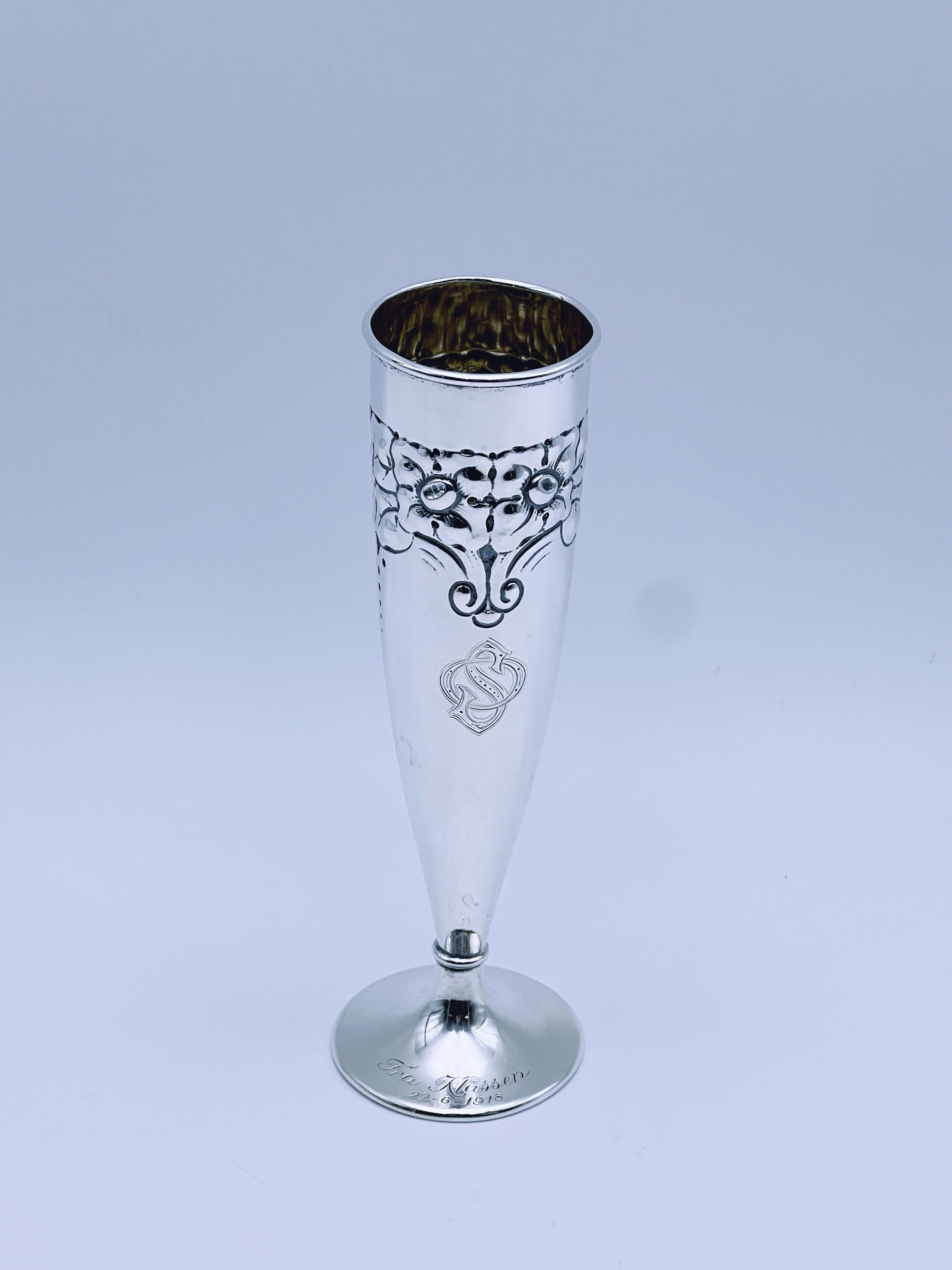 Fatto a mano Un vaso d'argento Art Nouveau Pokal del 1918 in vendita