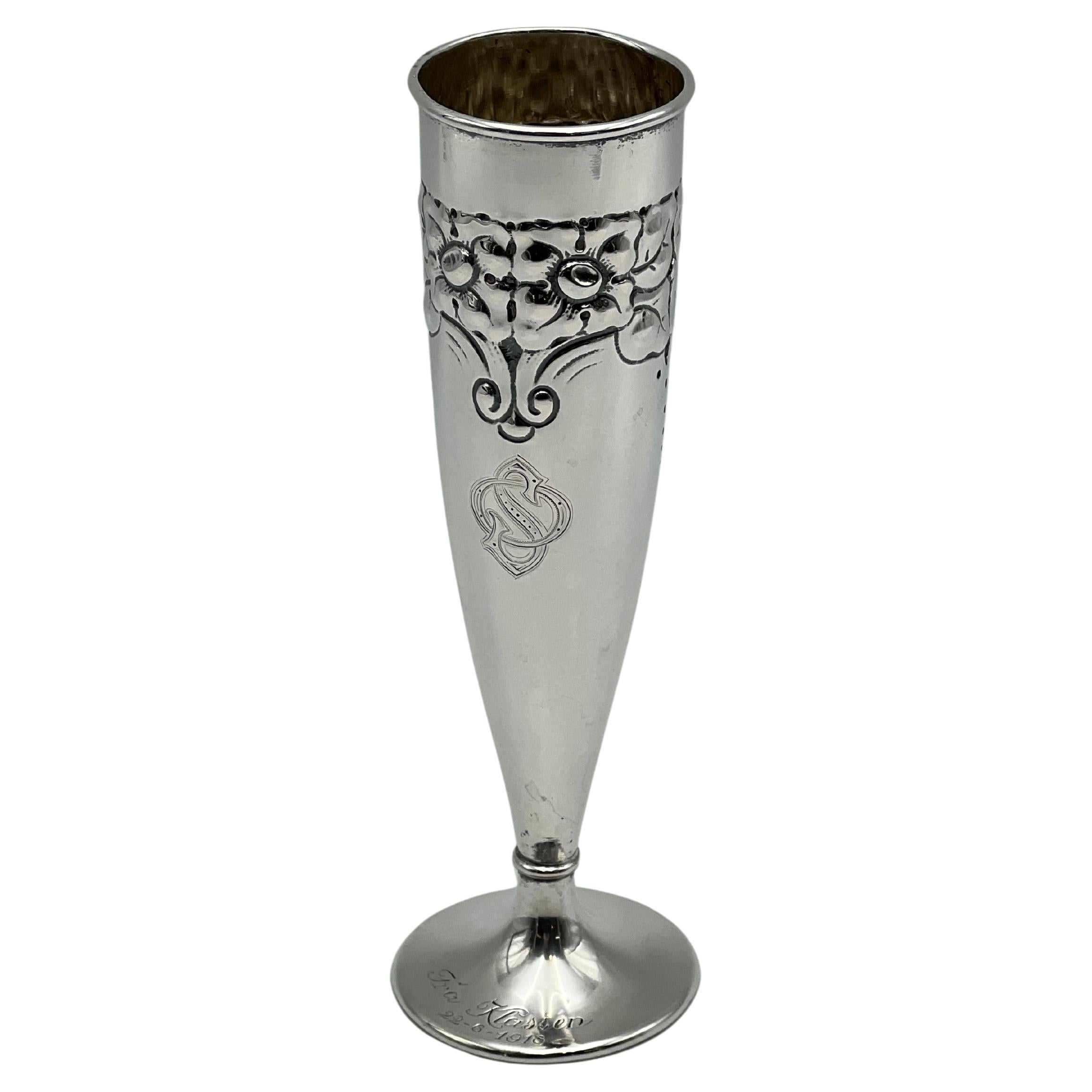 Un vaso d'argento Art Nouveau Pokal del 1918
