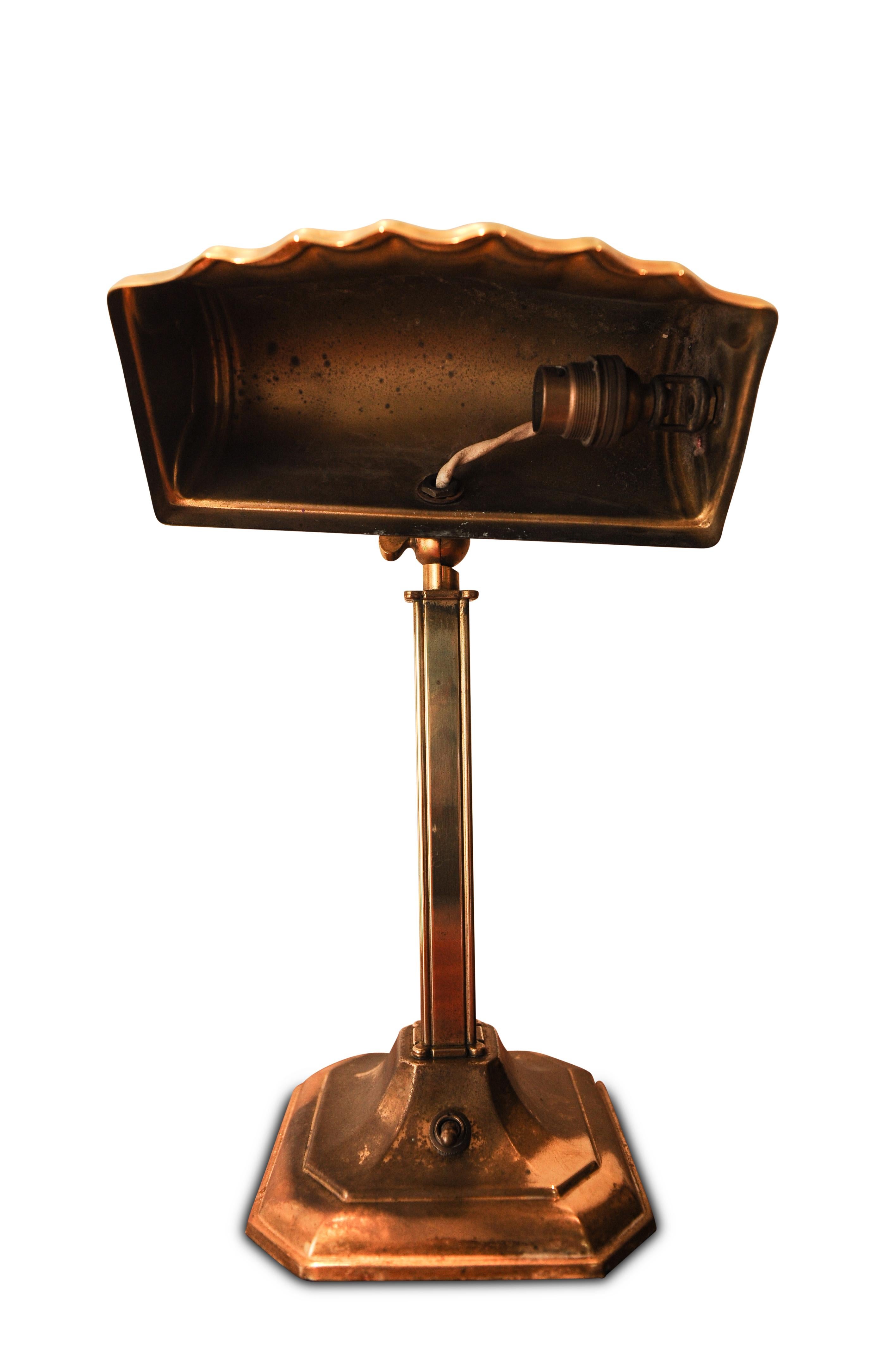 British Colonial 1920s Solid Brass Adjustable Bankers Desk Lamp Raised on a Terraced Base For Sale