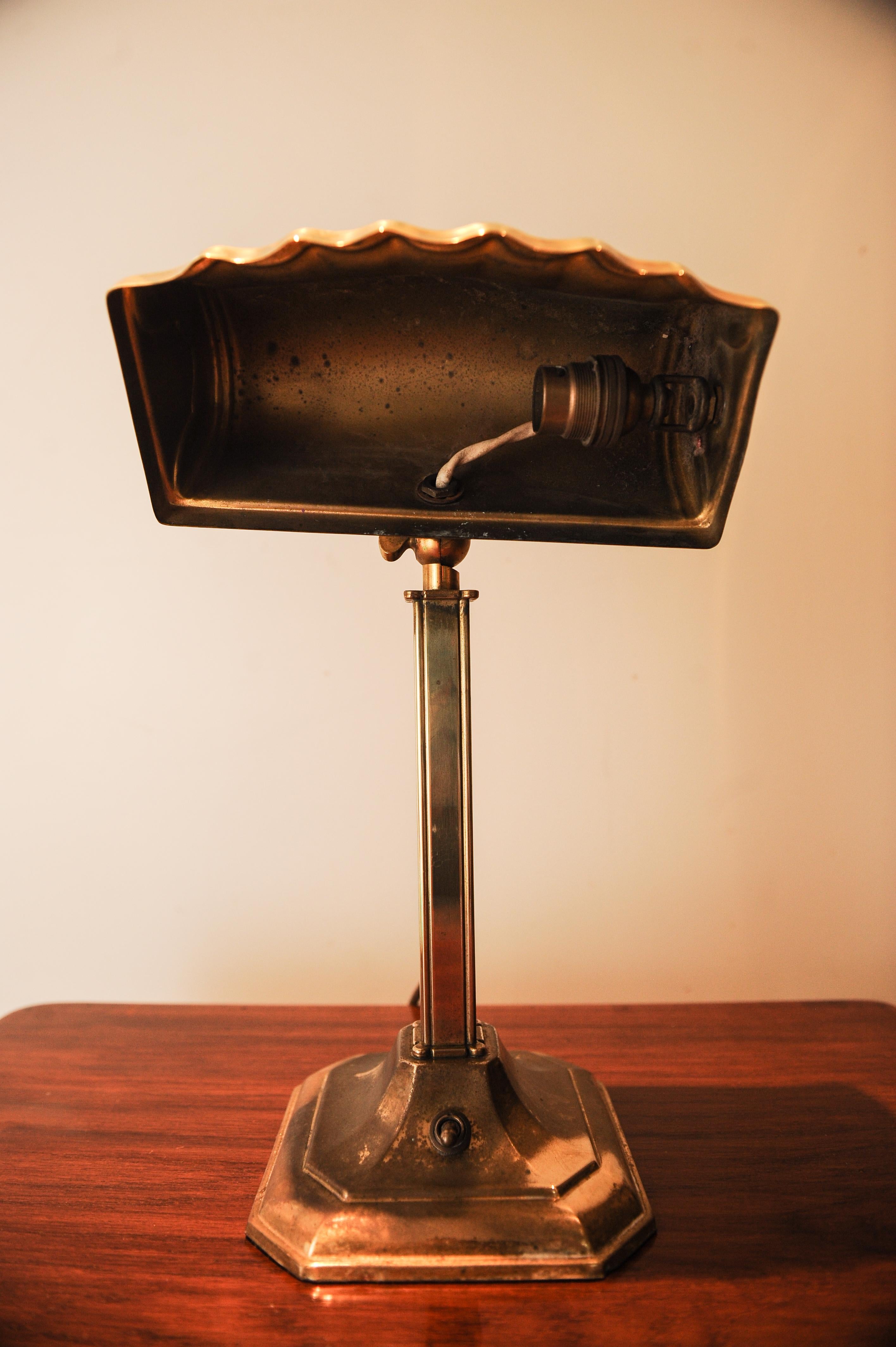 Early 20th Century 1920s Solid Brass Adjustable Bankers Desk Lamp Raised on a Terraced Base For Sale