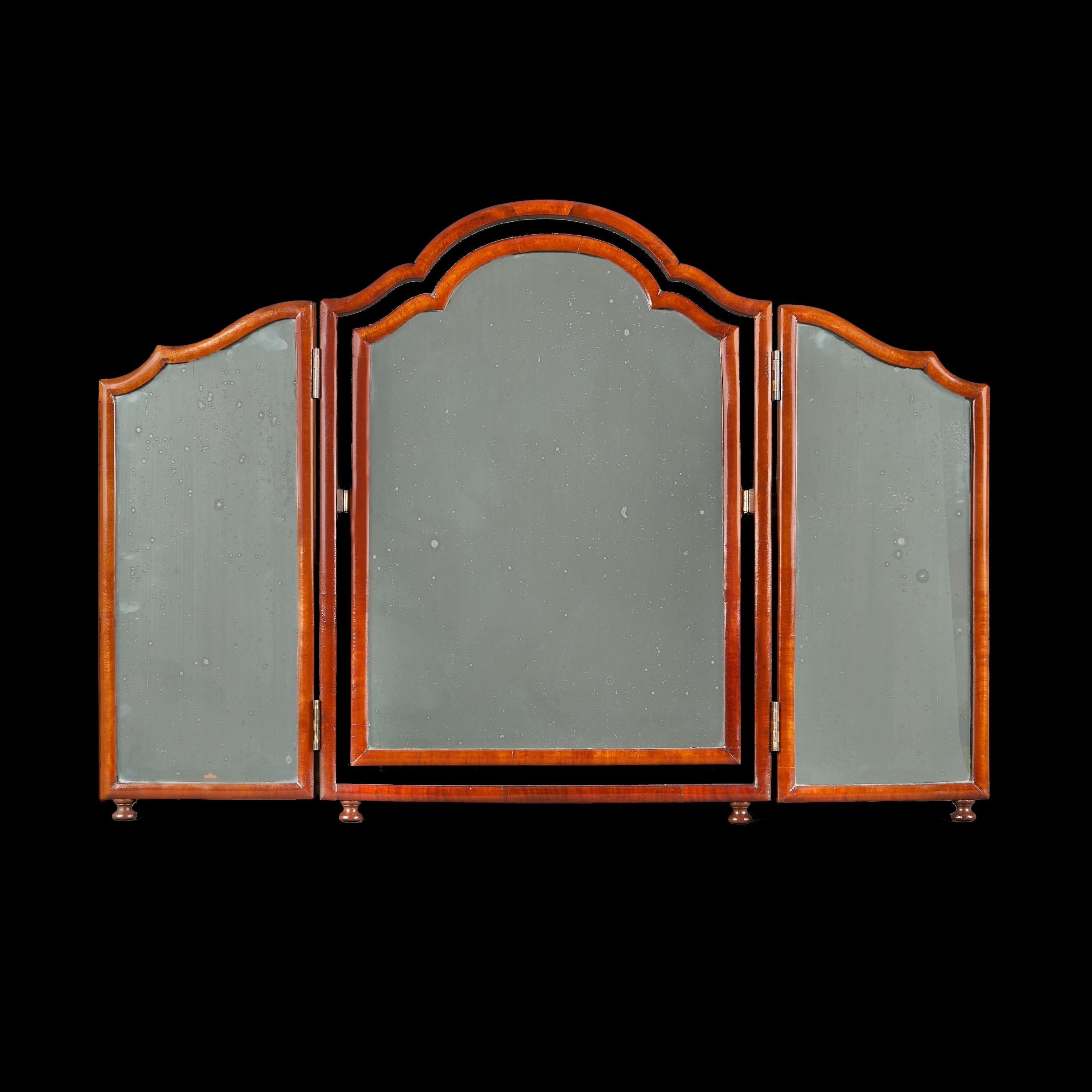 A 1920s Triptych Walnut Dressing Table Mirror In Good Condition For Sale In London, GB