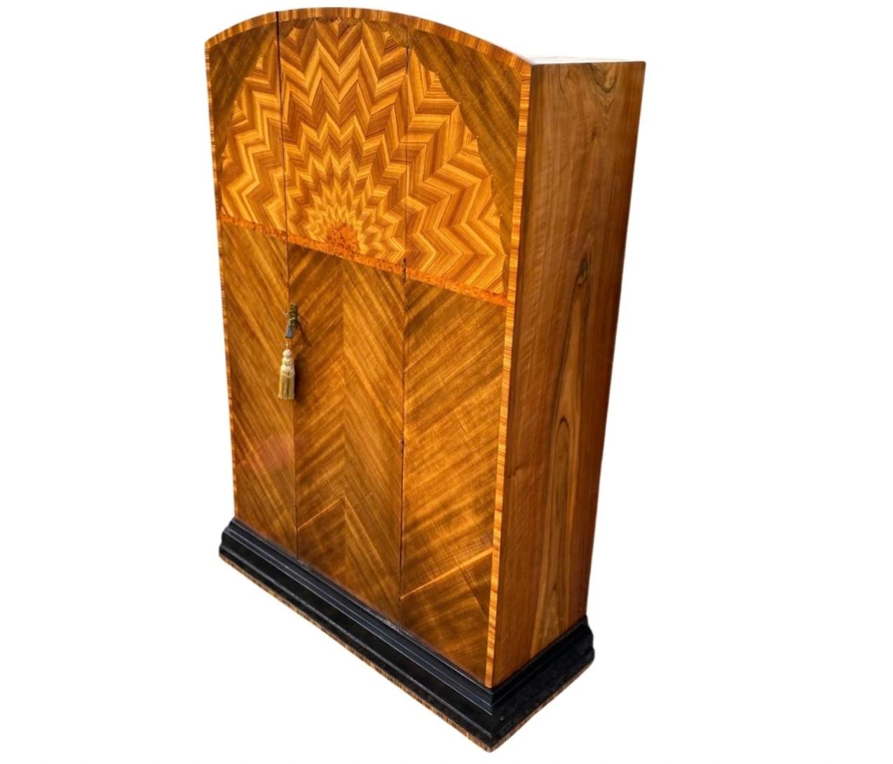 We are pleased to offer this fabulous 1920s Art Deco Wardrobe recently refurbished in our workshops. This absolutely stunning example features an amazing herringbone fan inlay made entirely from stunning white Macassar veneers. This dominates the