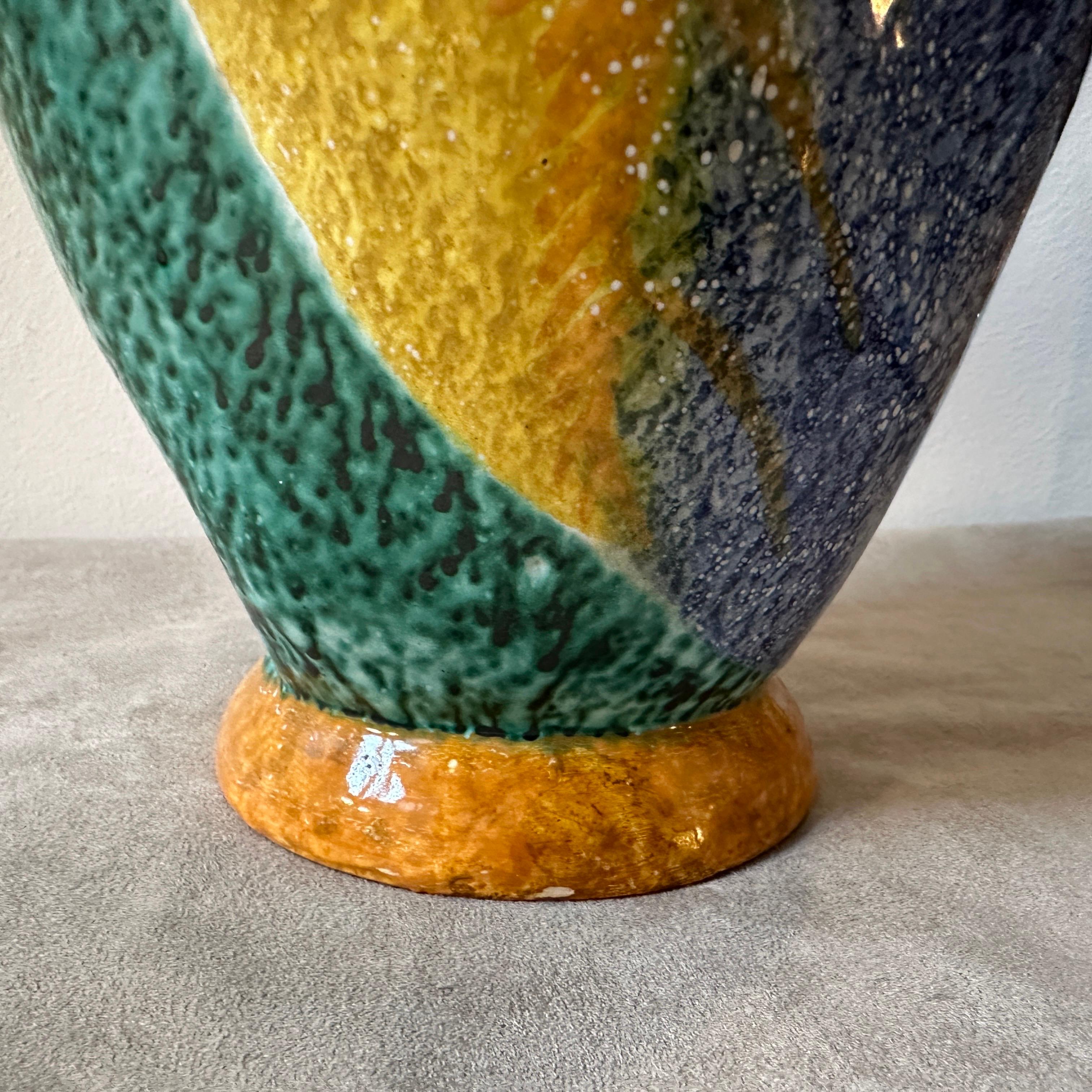 A 1930s Art Deco Albisola Polychrome Ceramic Penguin Vase  In Good Condition For Sale In Aci Castello, IT