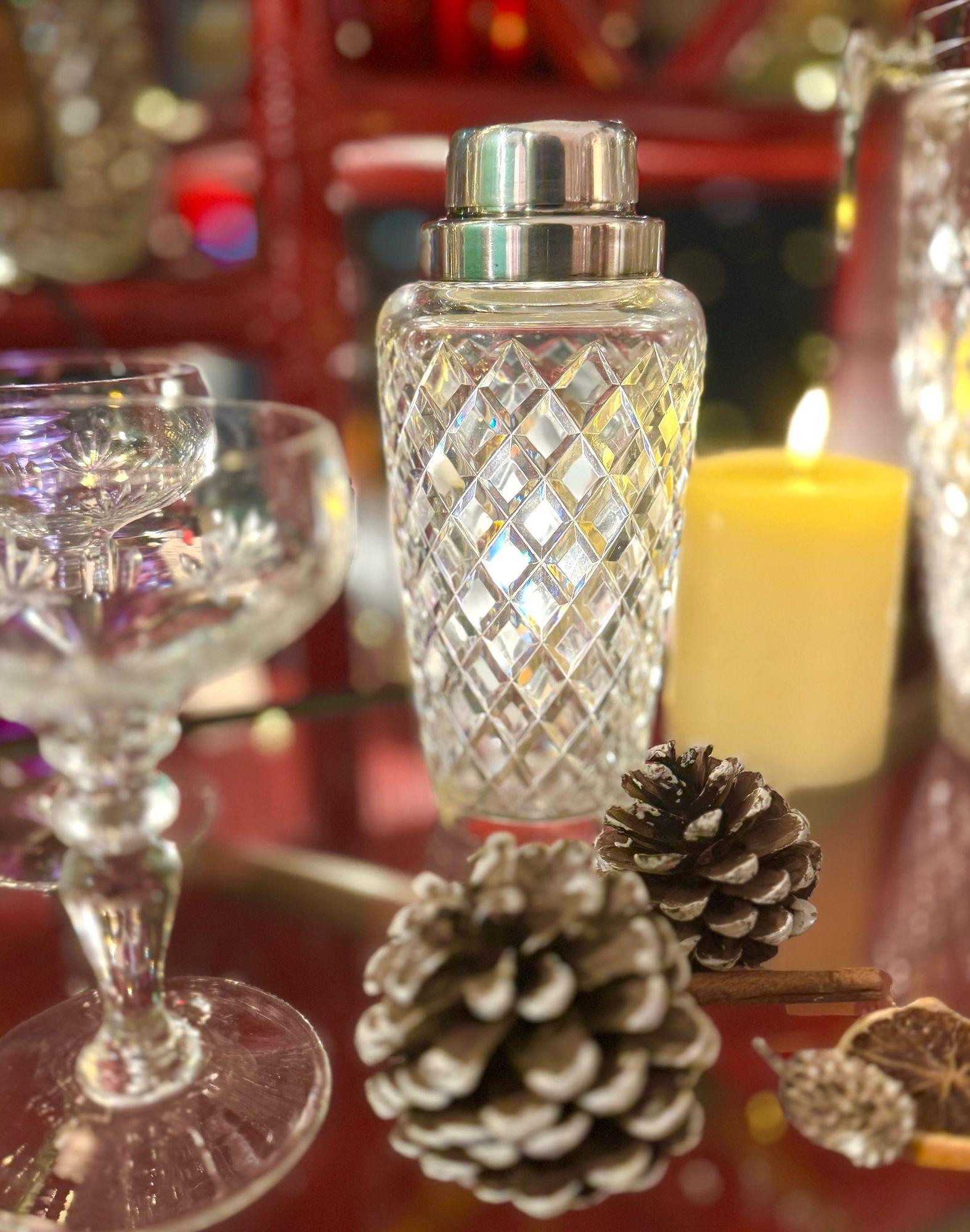 Shaker en cristal taillé et plaqué argent de WMF, datant des années 1930, de style Art déco. en vente 4