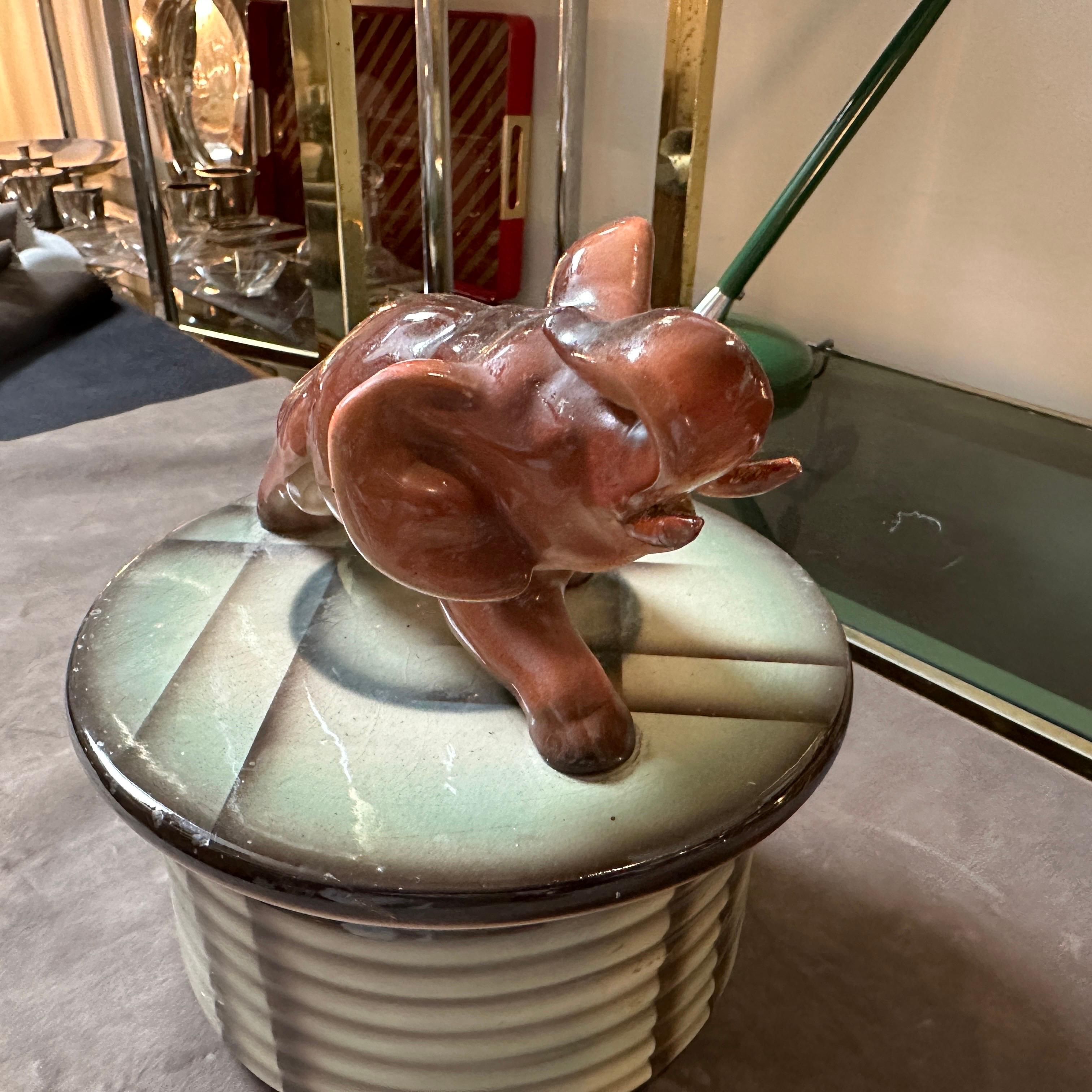 Eine keramische Dose aus den 1930er Jahren im Art-Déco-Stil der italienischen Bewegung (Italienisch) im Angebot