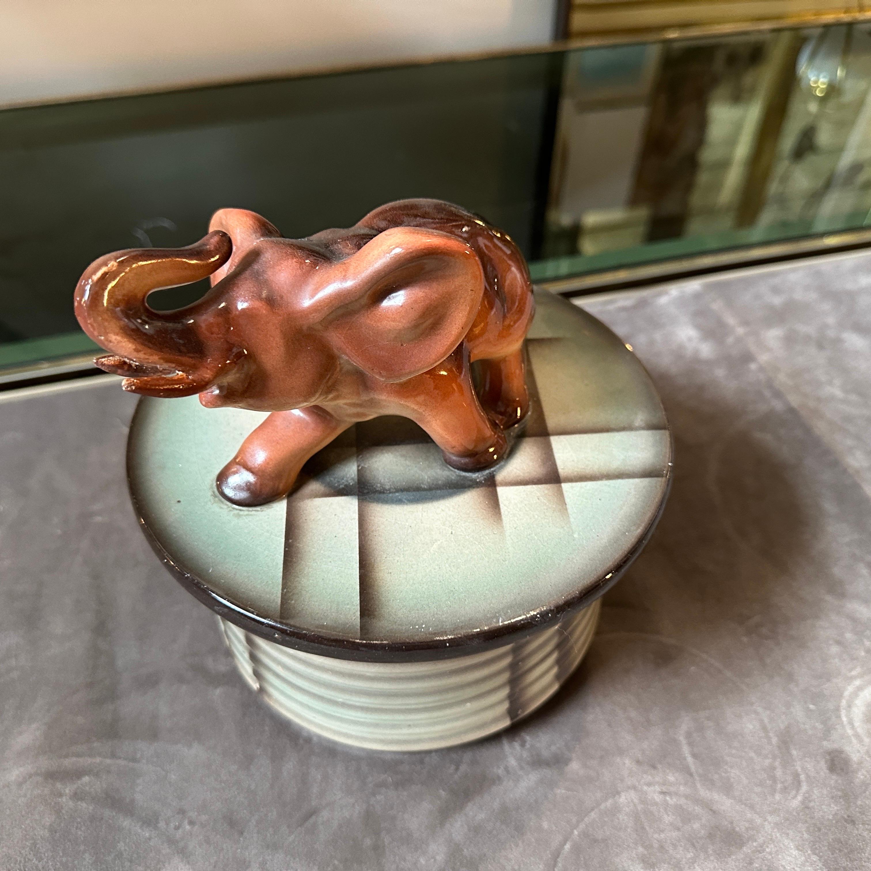 Eine keramische Dose aus den 1930er Jahren im Art-Déco-Stil der italienischen Bewegung im Angebot 1