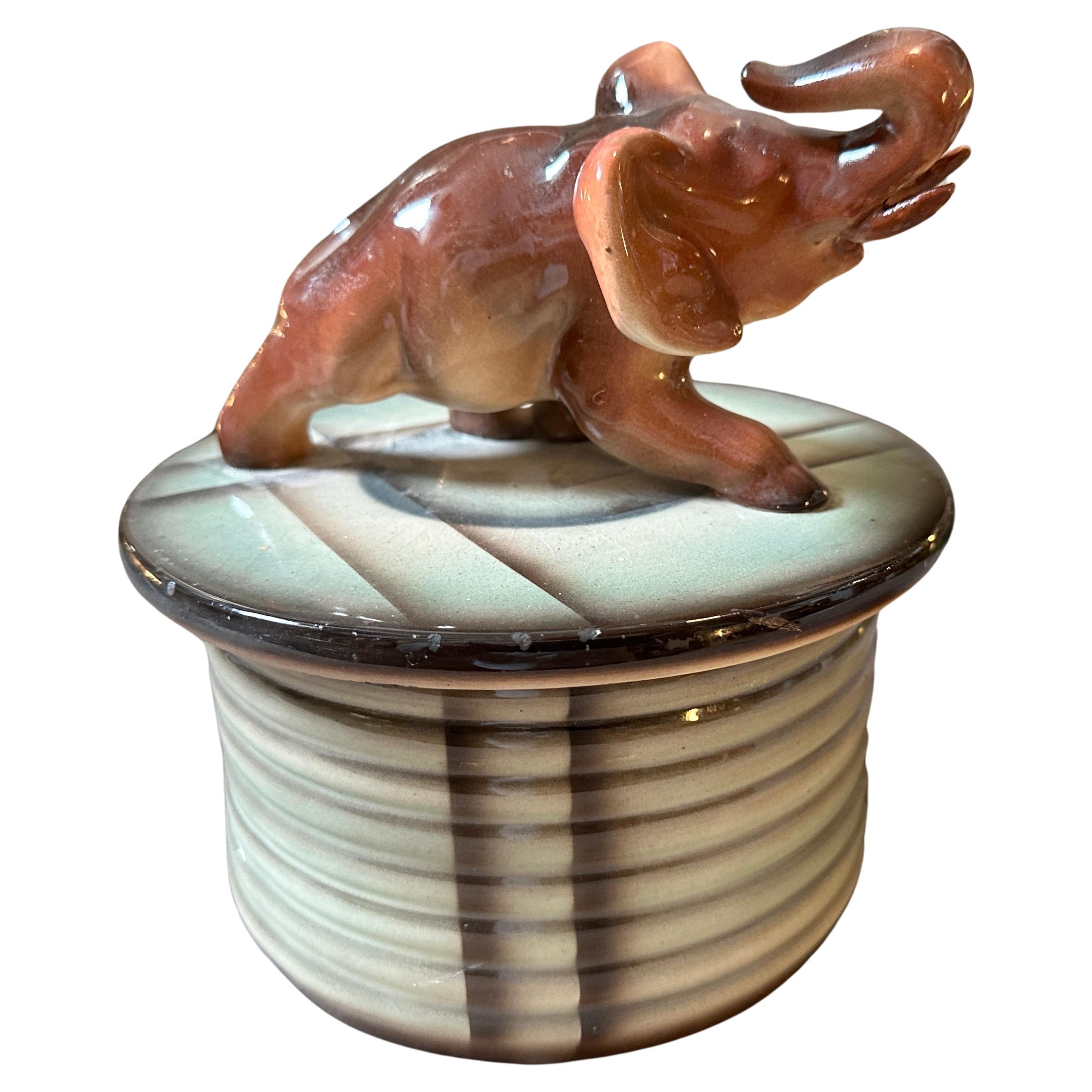 Eine keramische Dose aus den 1930er Jahren im Art-Déco-Stil der italienischen Bewegung im Angebot