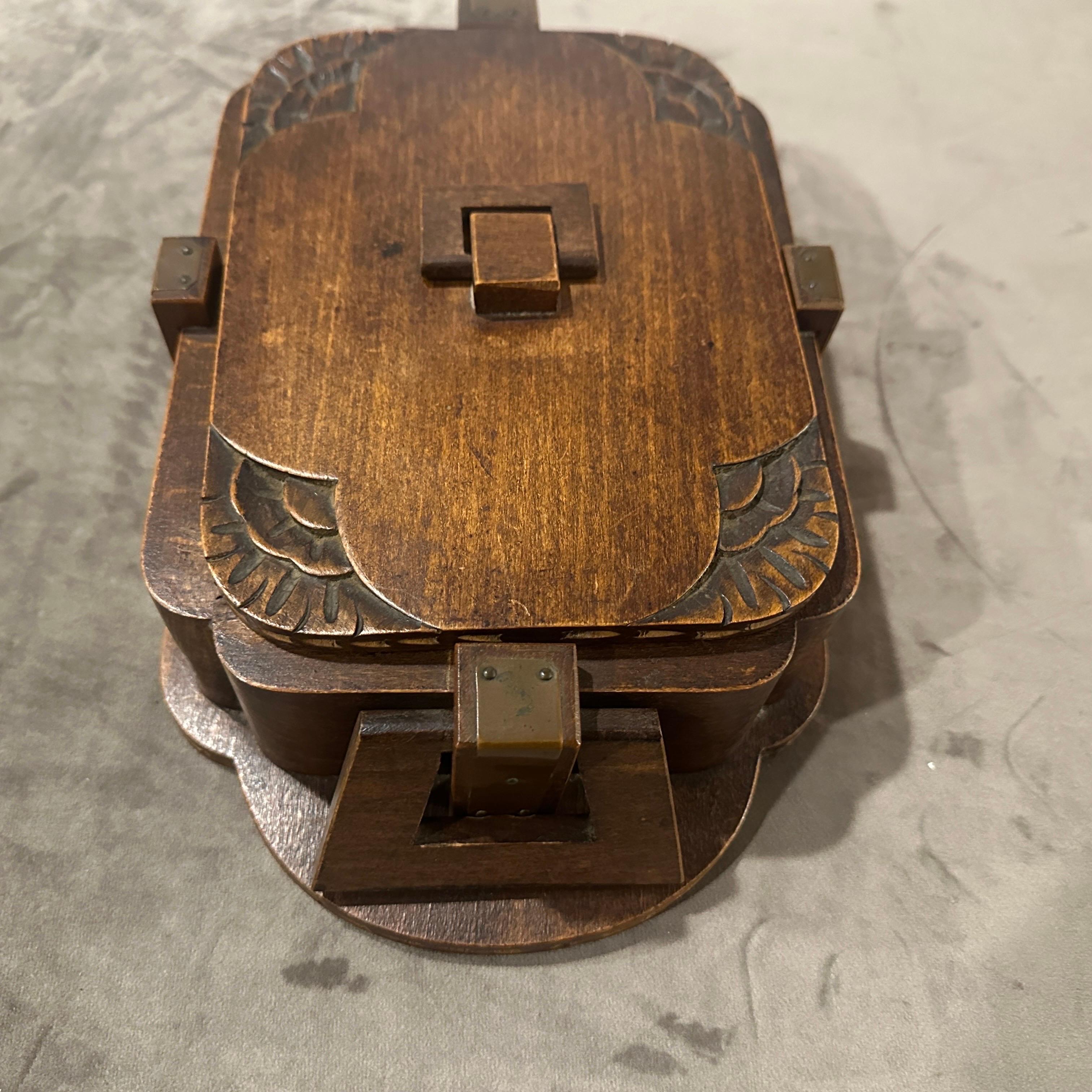 Caja francesa Art Decó de roble tallada a mano de los años 30 en venta 9