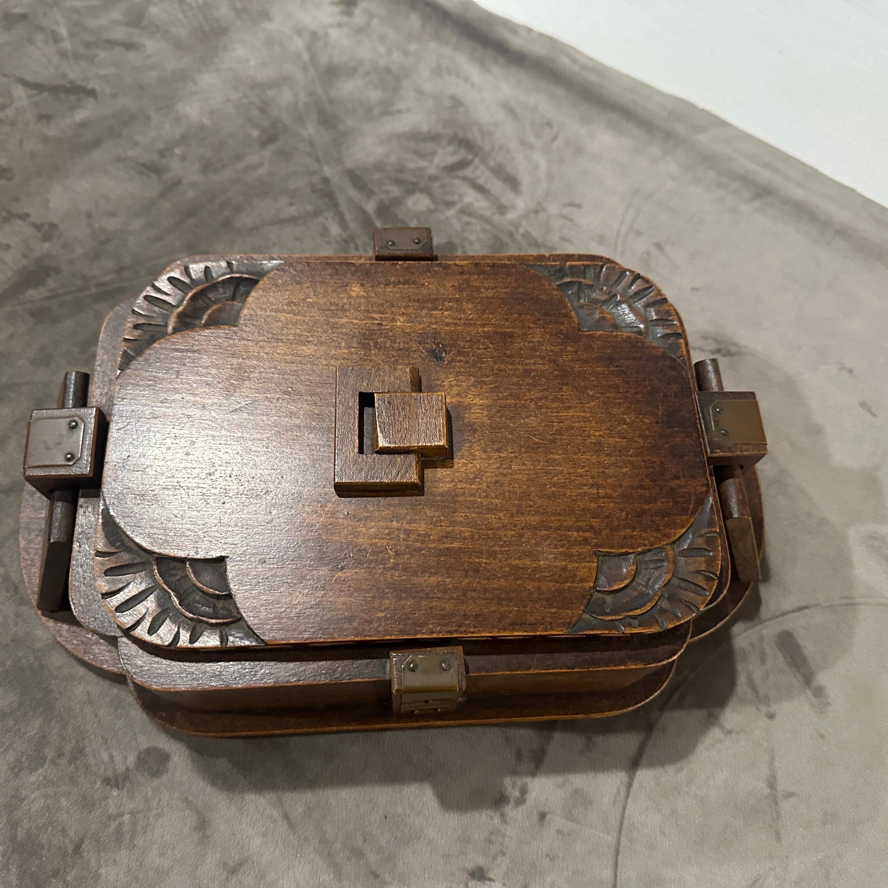 Caja francesa Art Decó de roble tallada a mano de los años 30 en venta 2