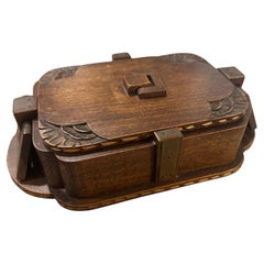 Caja francesa Art Decó de roble tallada a mano de los años 30