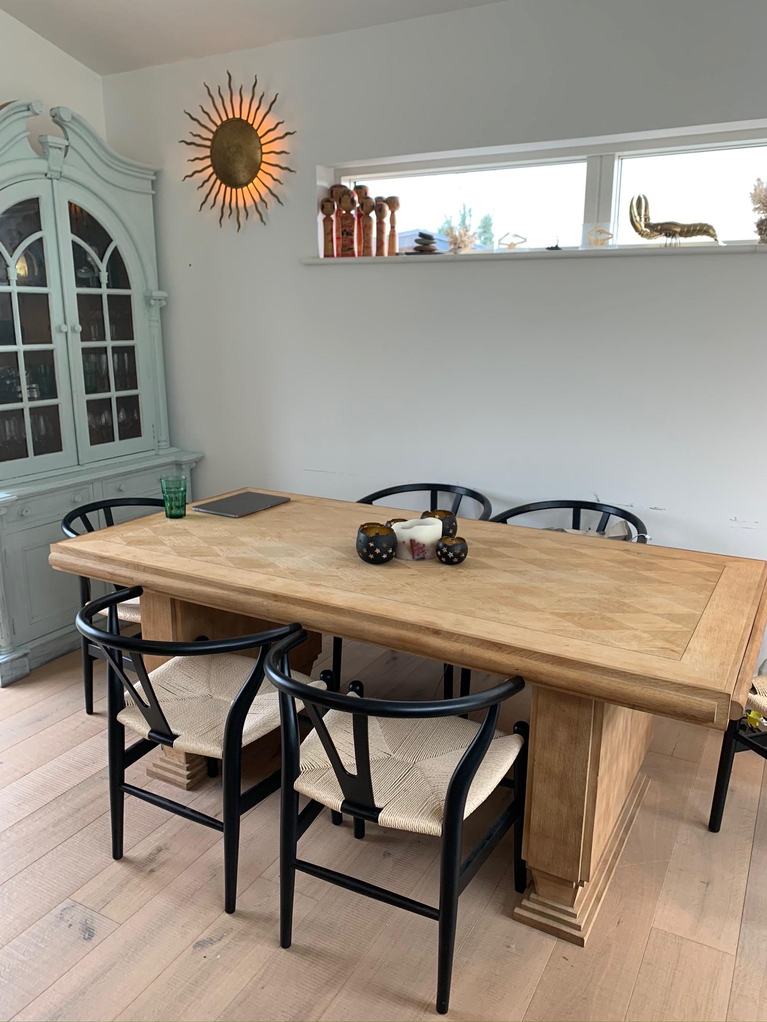 A 1930s Charles Dudouyt bleached oak extendable dinning table, with a wonderful diamond checkerboard top design, with extendable ends that slide out and take an additional leaf at each end and mounted on solid oak legs.
Each leaf is 50cm x 100cm