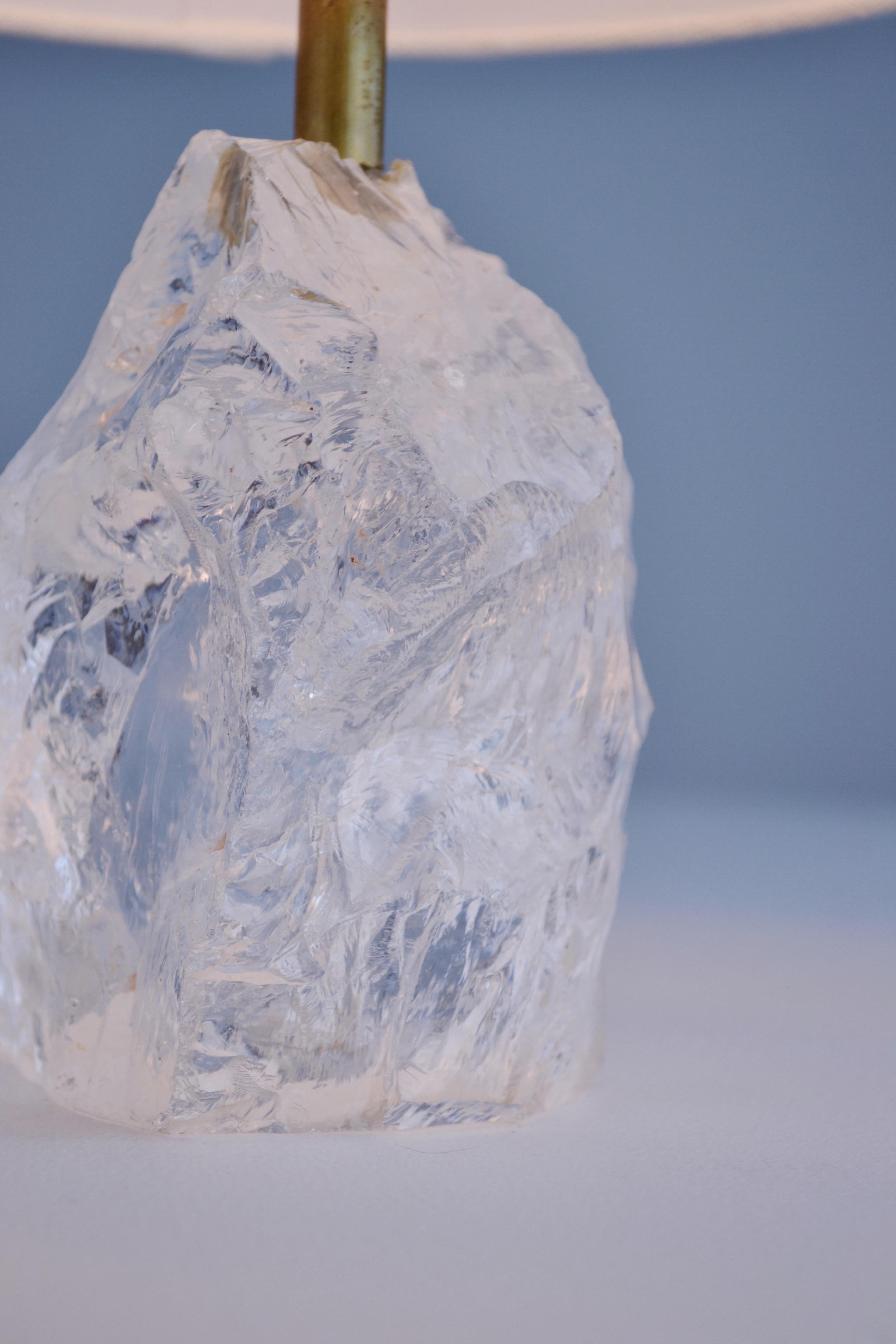 A 1930s lamp composed of a block of rock crystal - France In Good Condition In SOTTEVILLE-LÈS-ROUEN, FR