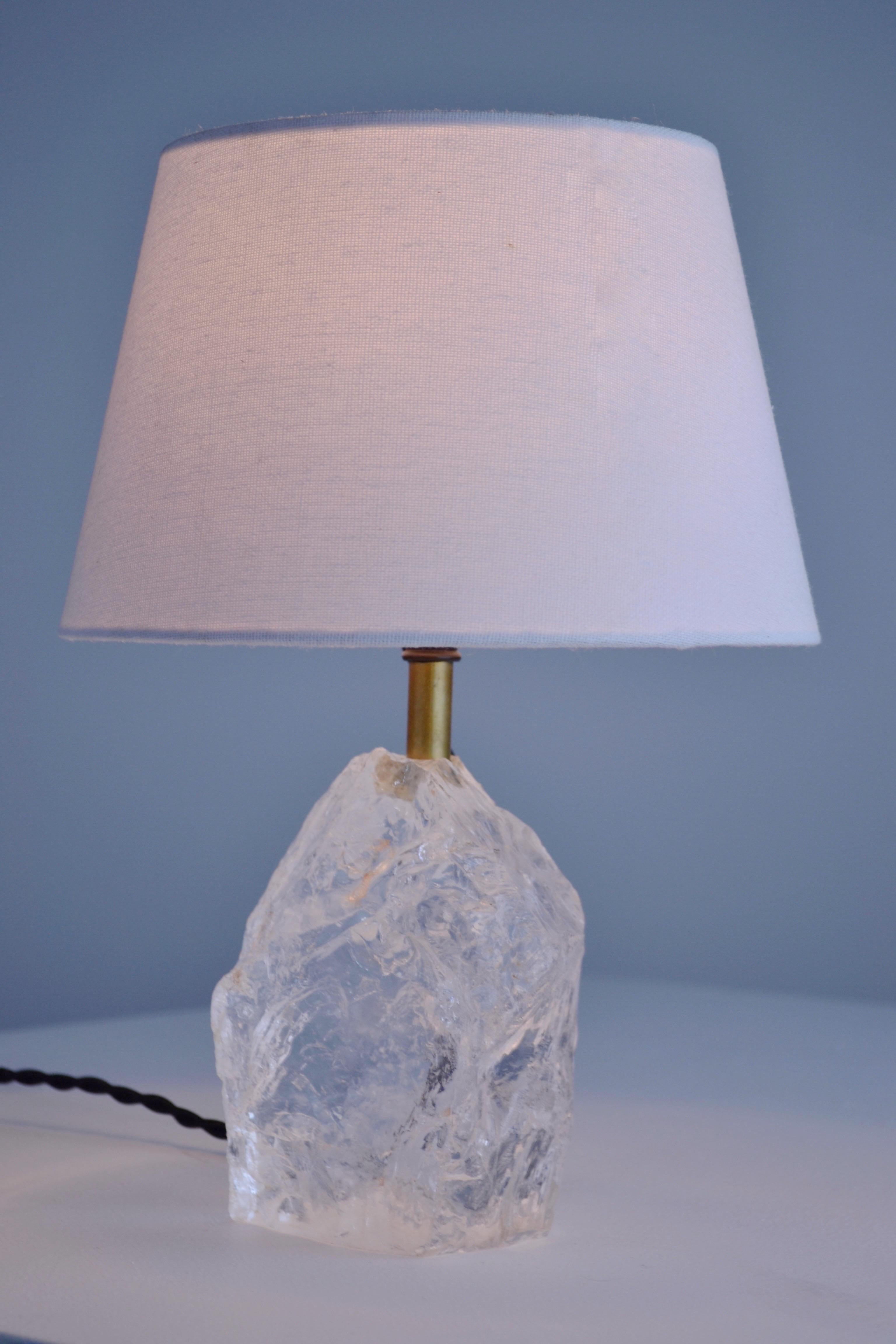 Brass A 1930s lamp composed of a block of rock crystal - France