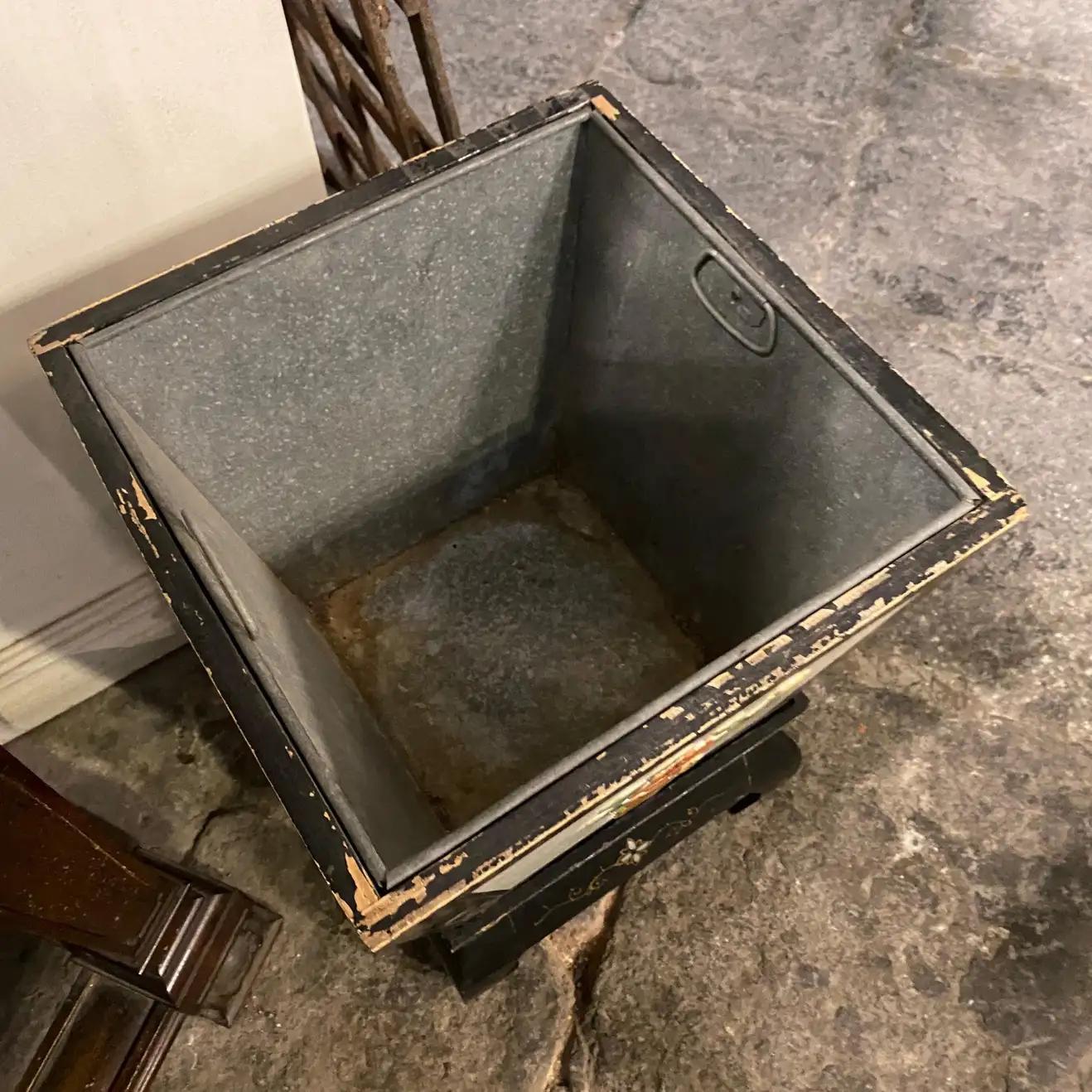 Chinois Cache-pot chinois en bois peint à la main des années 1930 en vente
