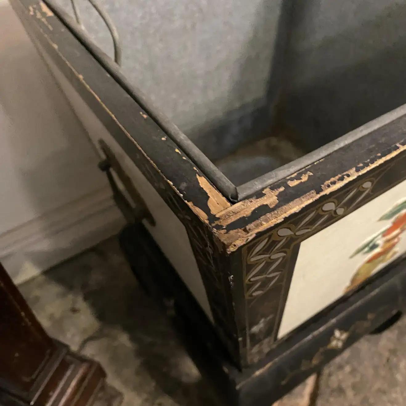 Cache-pot chinois en bois peint à la main des années 1930 Bon état - En vente à Catania, Sicilia