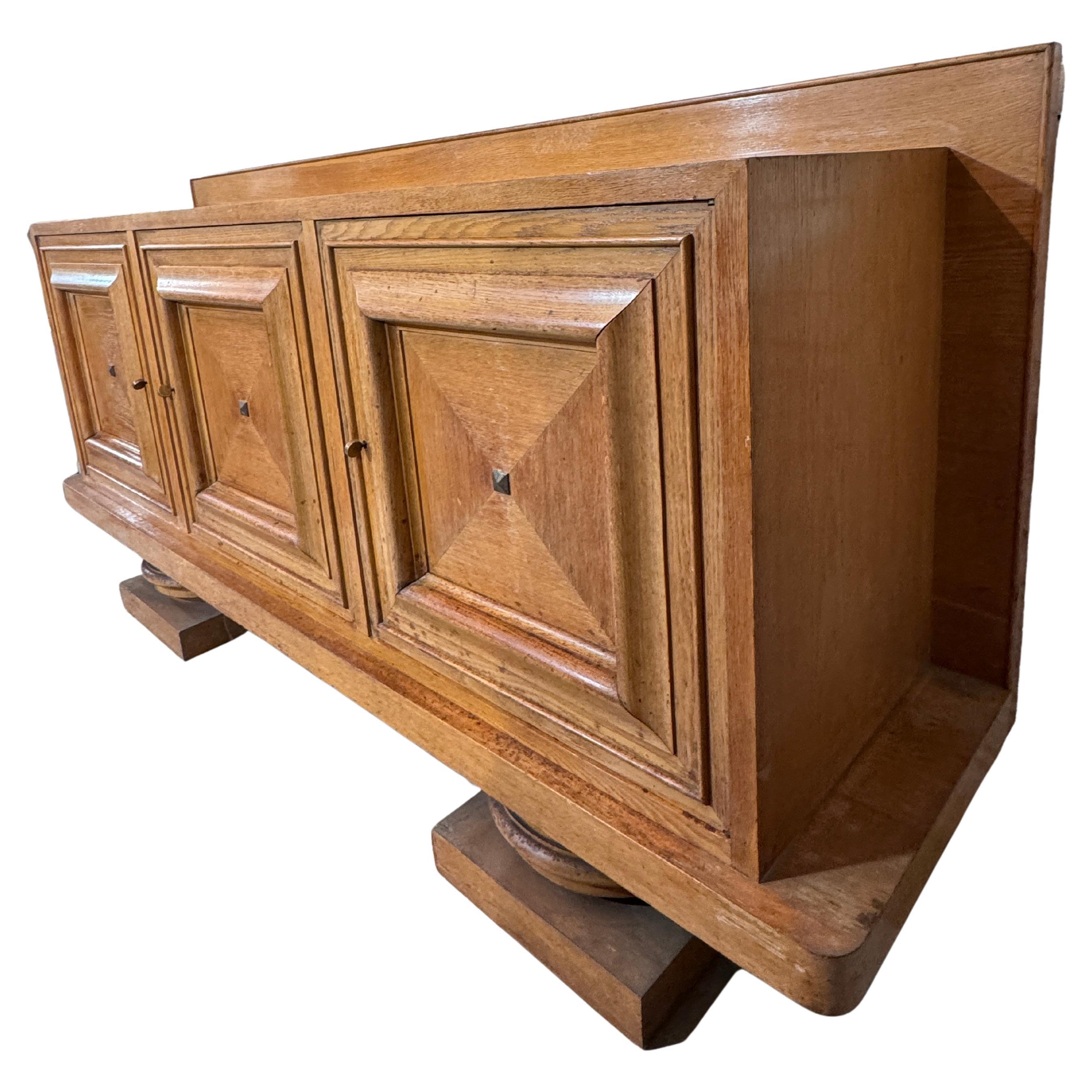 An 1940 solid oak sideboard open by 3 doors; good condition