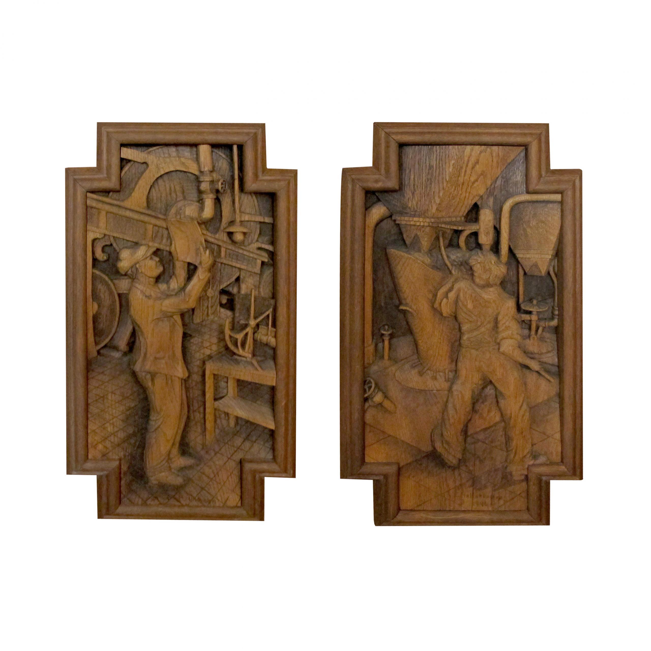 Finlandais The 1940's E. Oakvaara oak cabinet with carvings on the doors, Finnish  en vente