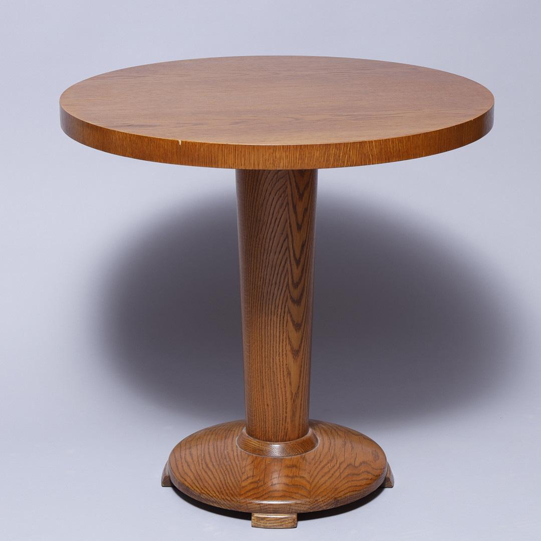 Schwedischer Eichen-Beistelltisch aus den 1940er Jahren im Angebot 1