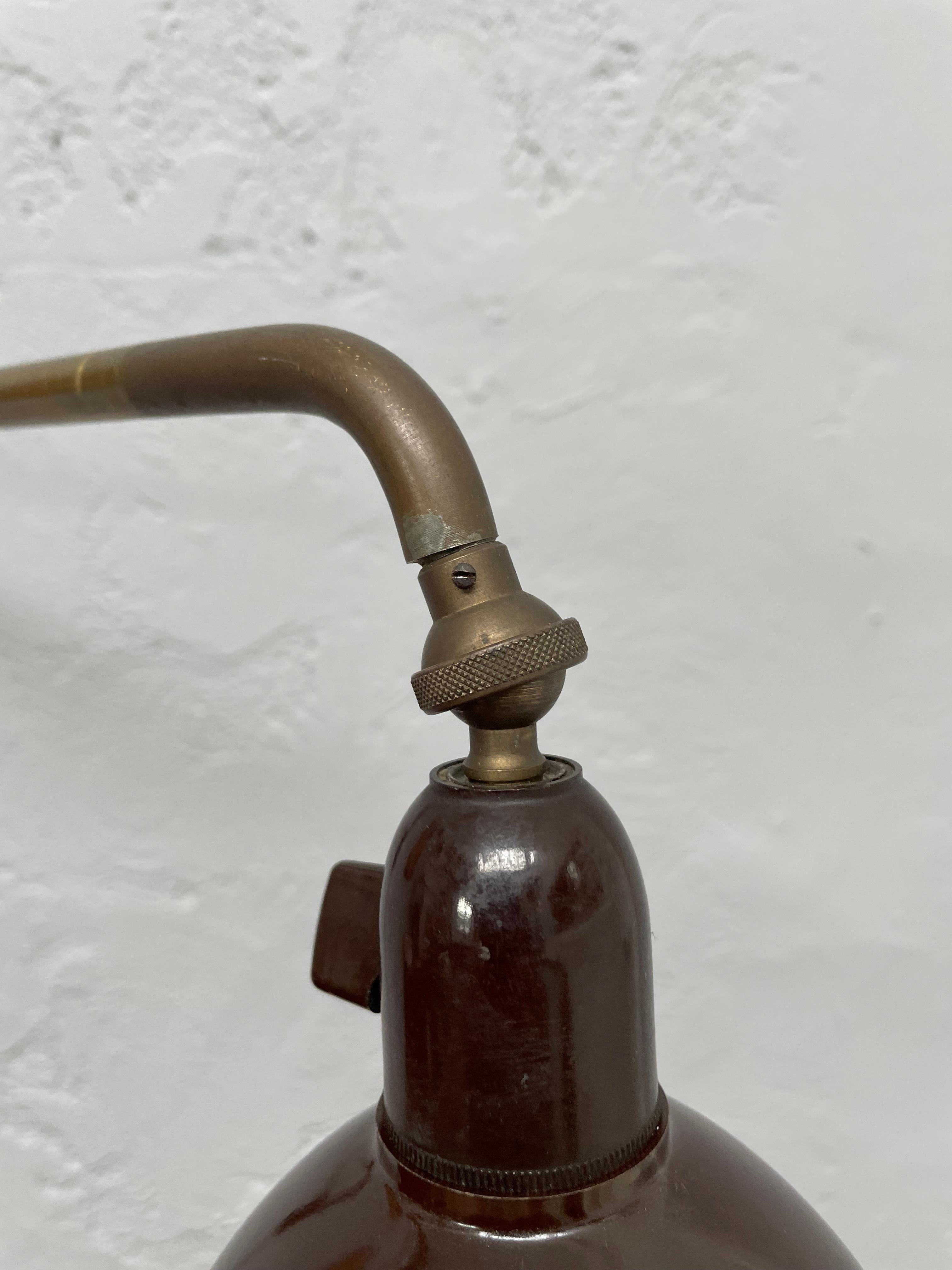 Lámpara de pared telescópica danesa de latón y baquelita de los años 50 Danés en venta