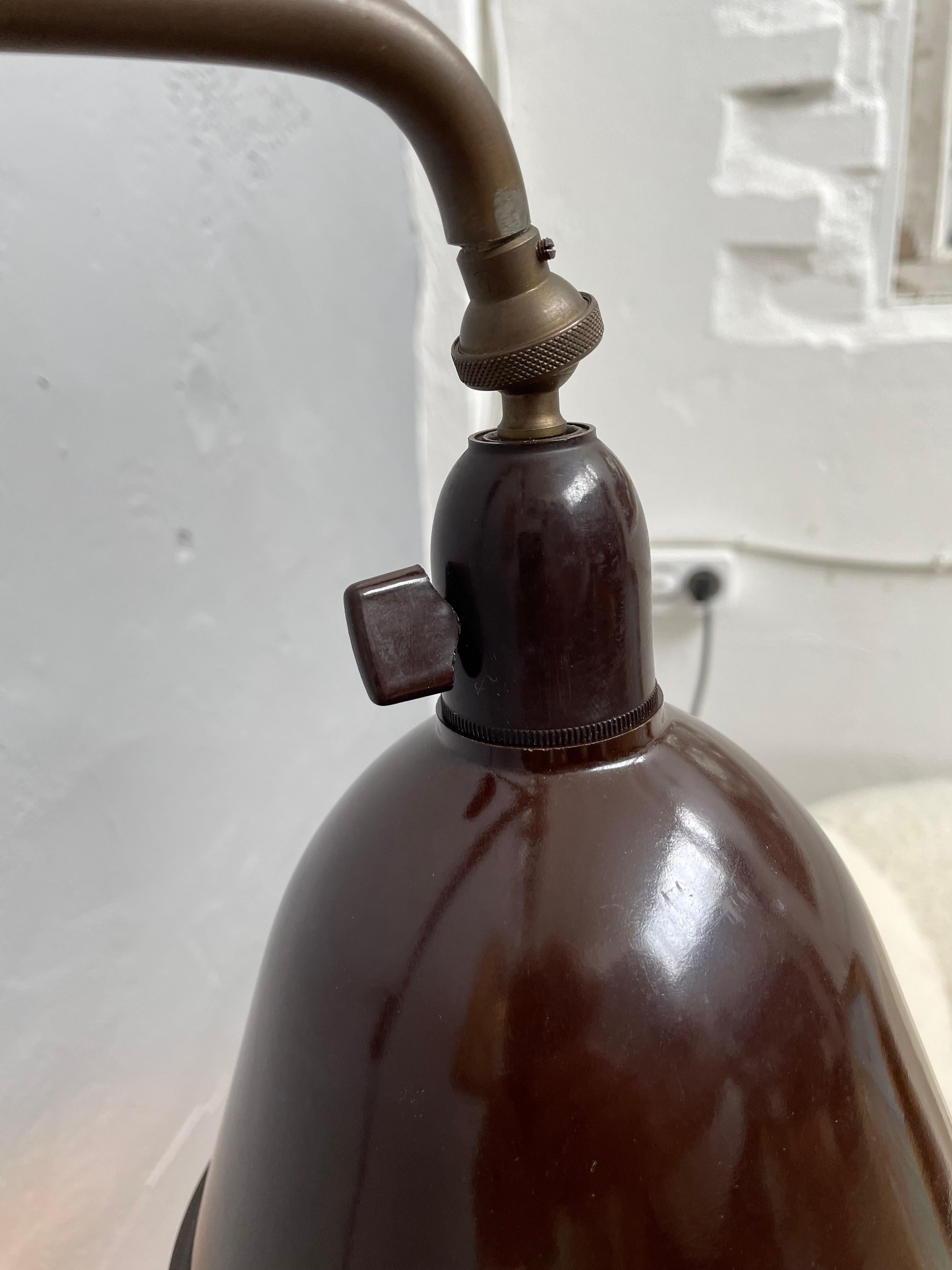 Lámpara de pared telescópica danesa de latón y baquelita de los años 50 en venta 1