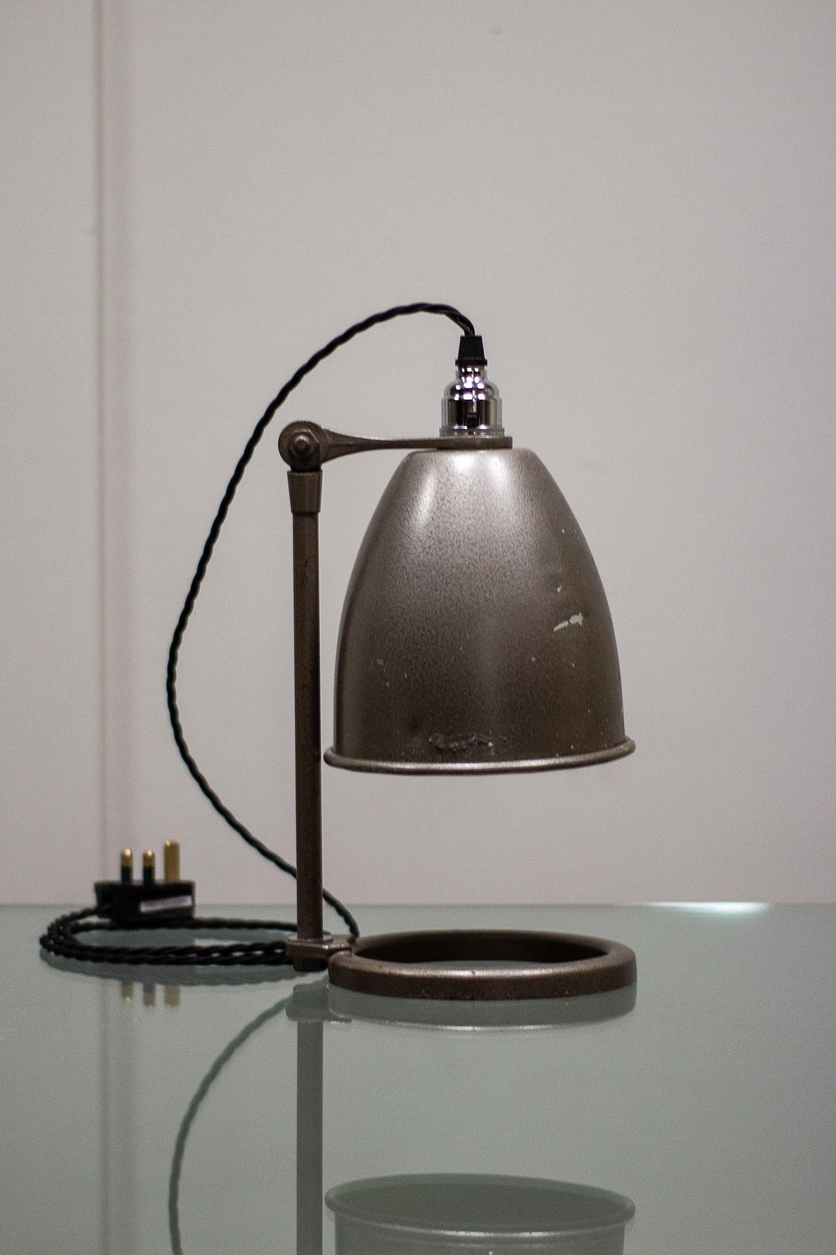 A 1950s desk lamp, commonly known as the laboratory lamp.

Made of a metal steel body and a pressed metal shade.

Fully re-wired and PAT tested.

Measures: Height 37cm
Width 15cm
Depth 17cm.