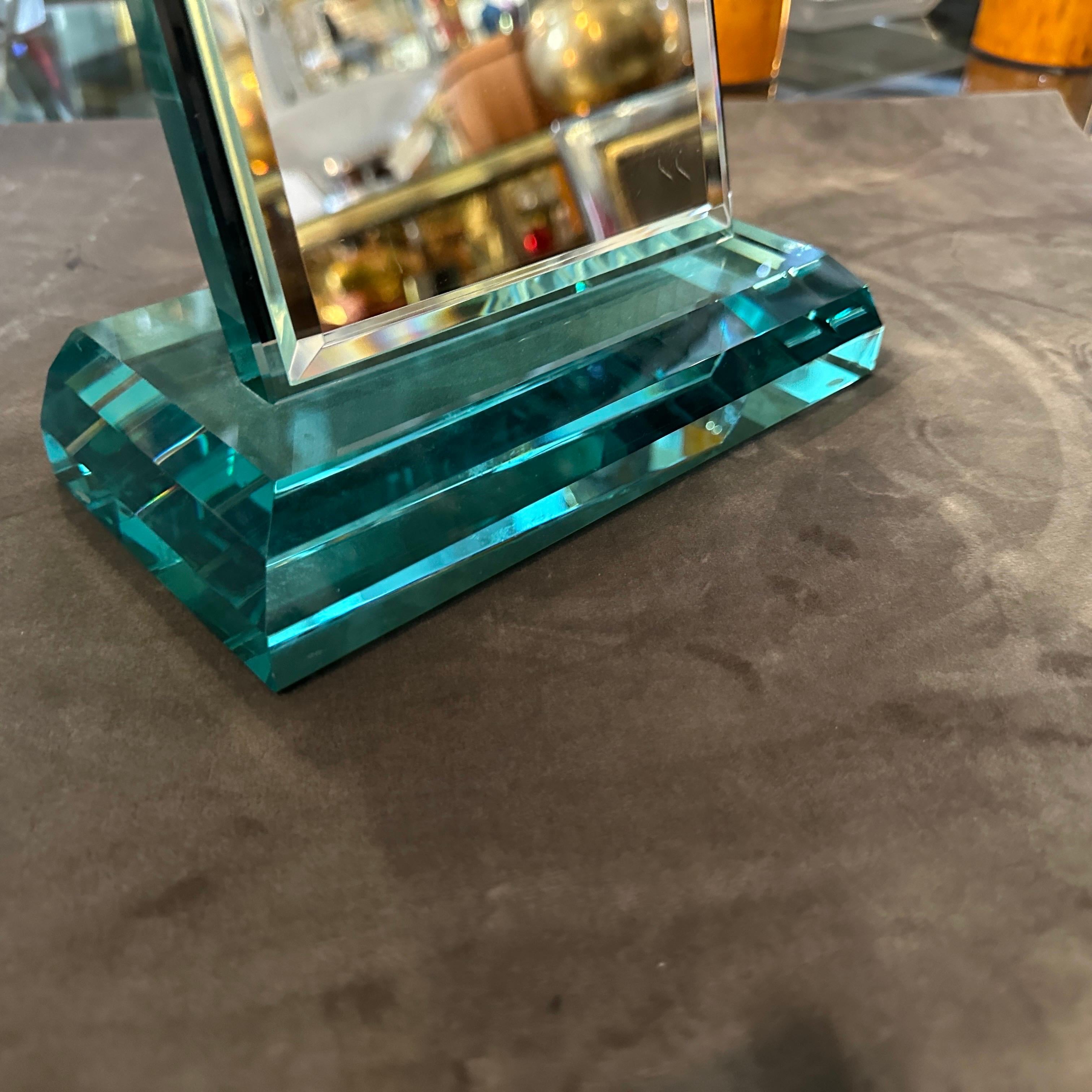 Ein 1950er Fontana Arte Stil Mid-Century Modern Grün Nilo Glas Waschtisch-Spiegel (Moderne der Mitte des Jahrhunderts) im Angebot