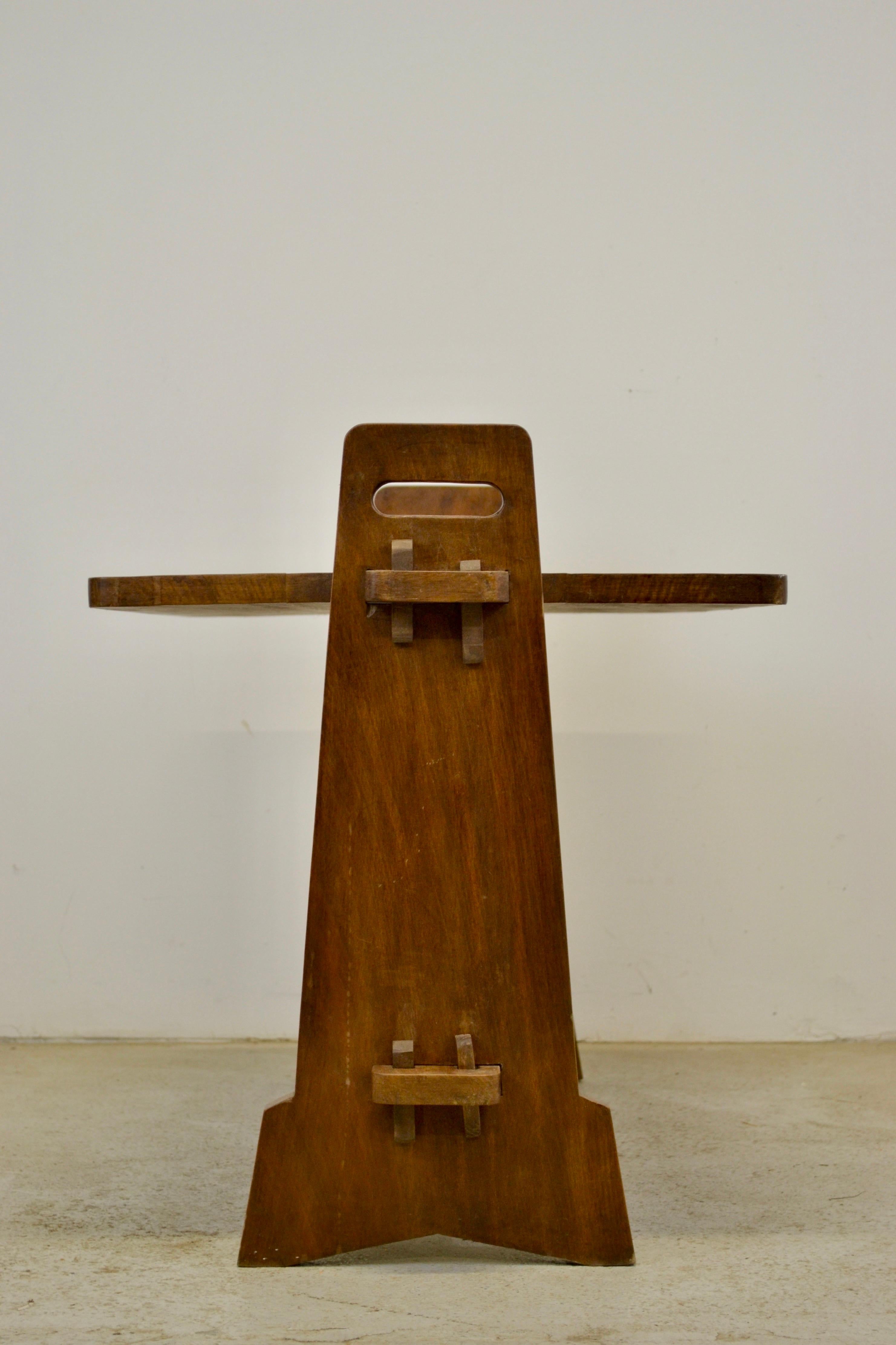 Milieu du XXe siècle Table d'appoint française des années 1950 en Beeche massif en vente
