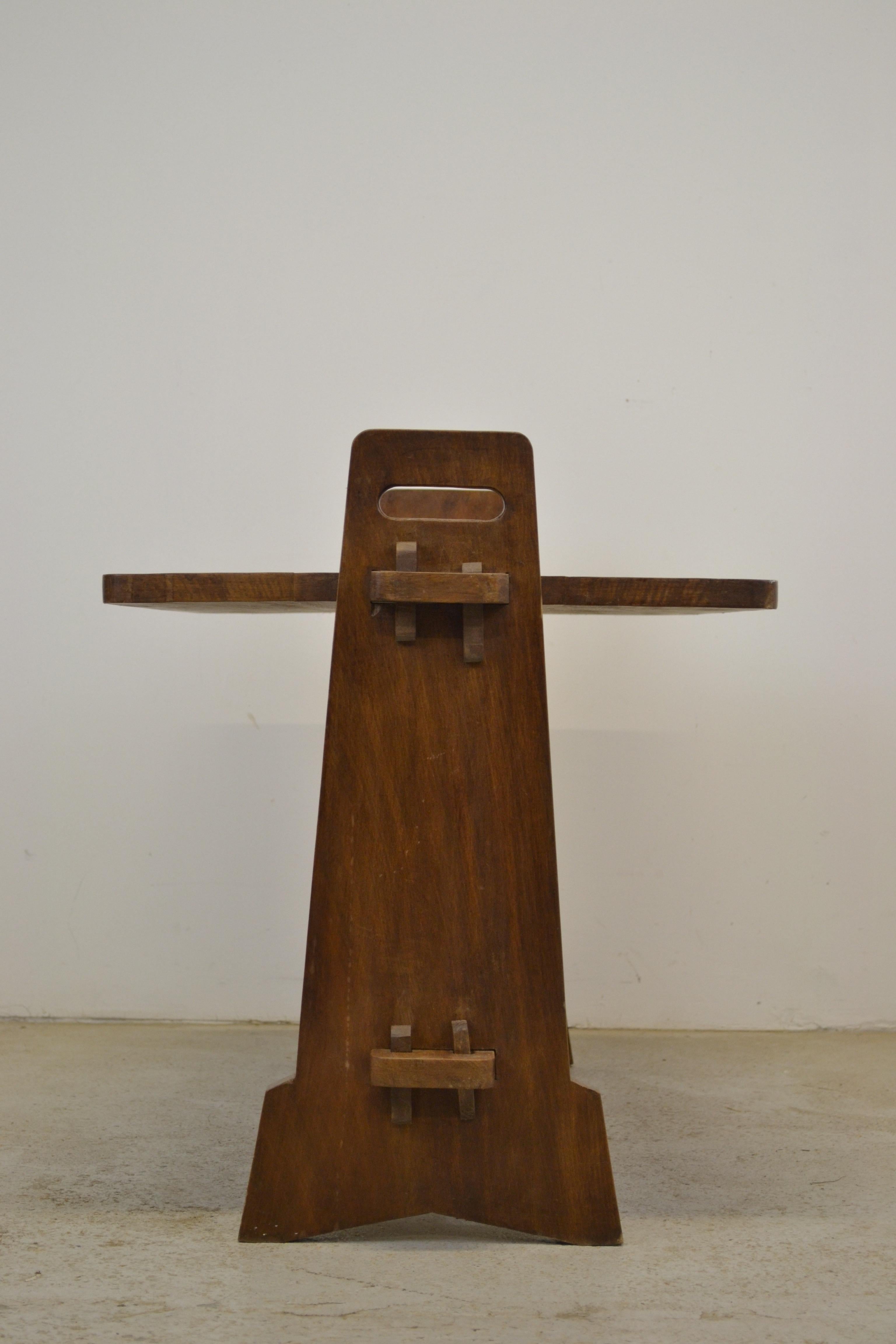 Table d'appoint française des années 1950 en Beeche massif en vente 2