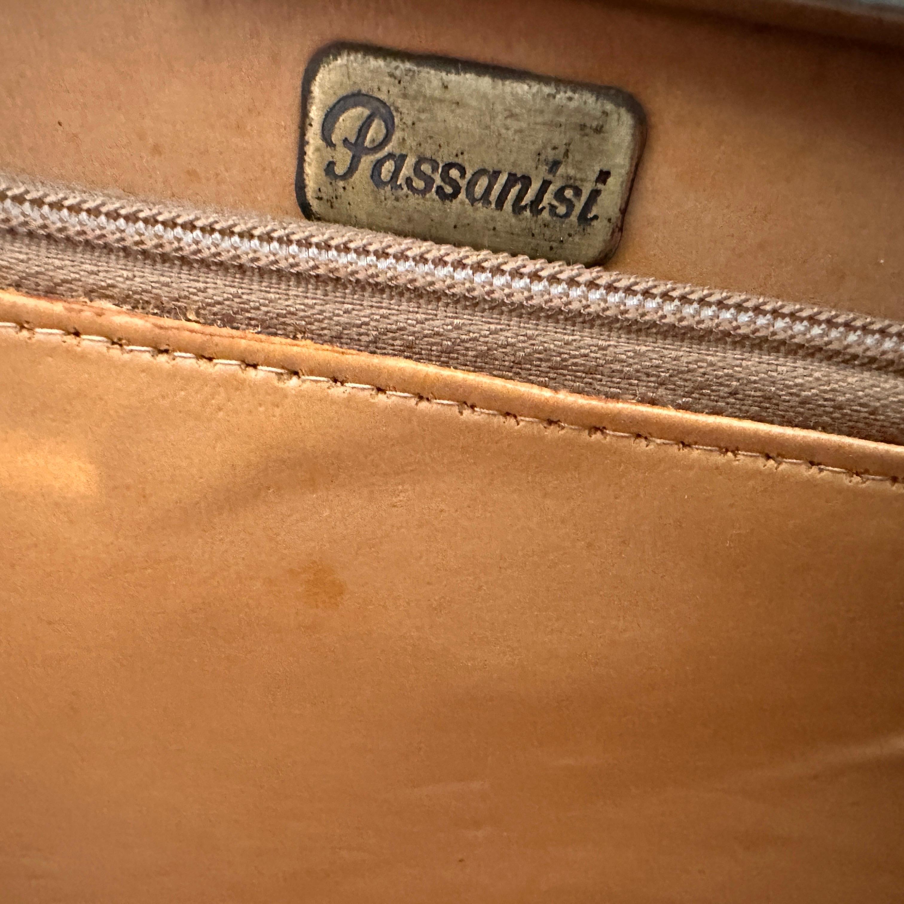 A 1950s High Quality Black Lucite and Brass Italian Evening Bag by Passanisi For Sale 4