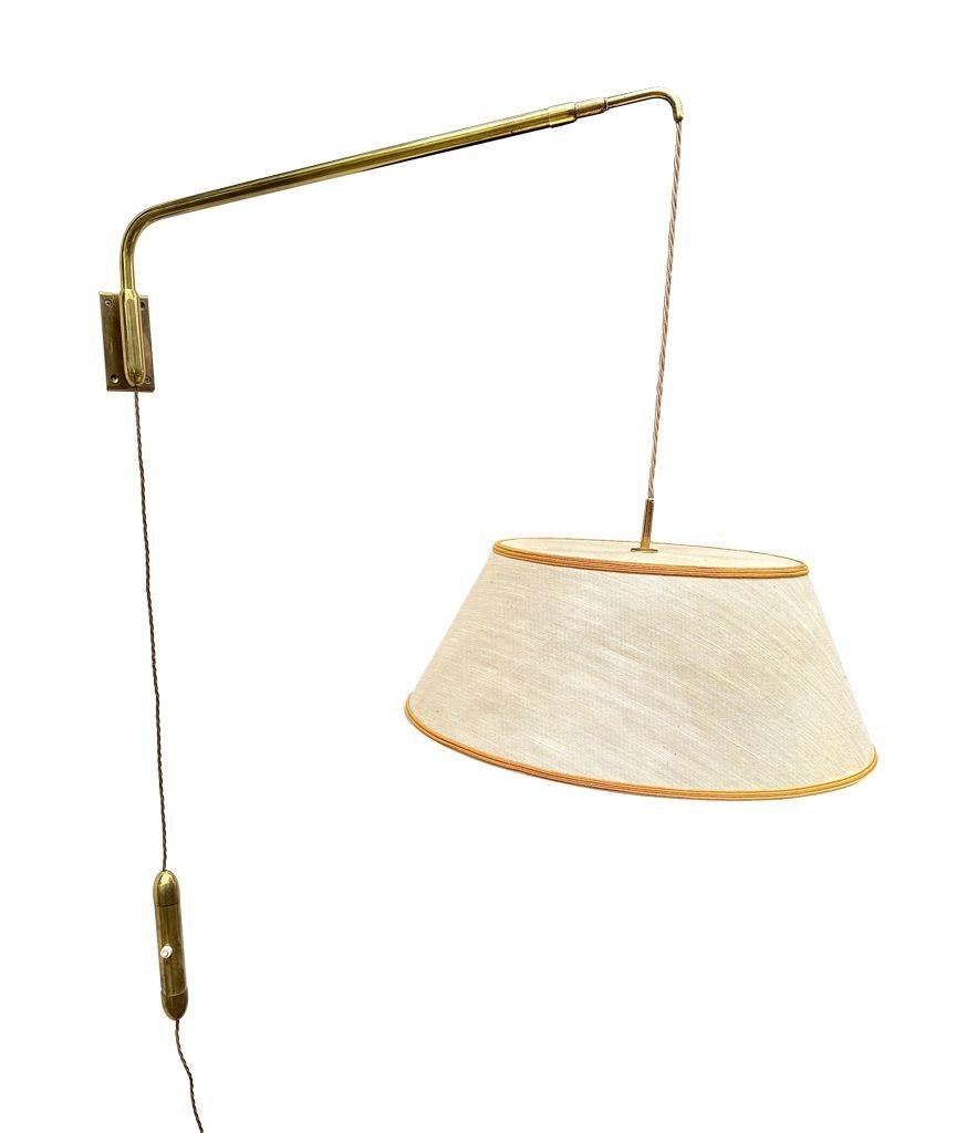 Applique télescopique italienne des années 1950 en laiton massif avec interrupteur à contrepoids. en vente 2