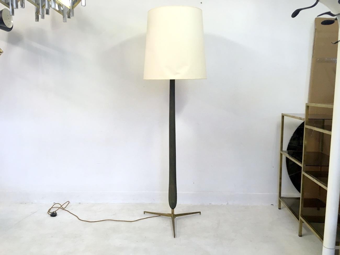 Mid-Century Modern 1950s Italian Wood and Brass Floor Lamp