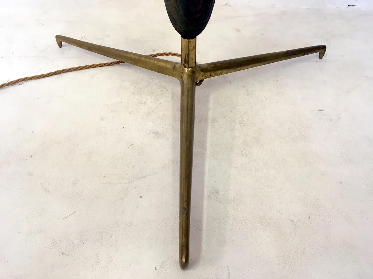 1950s Italian Wood and Brass Floor Lamp In Good Condition In London, London