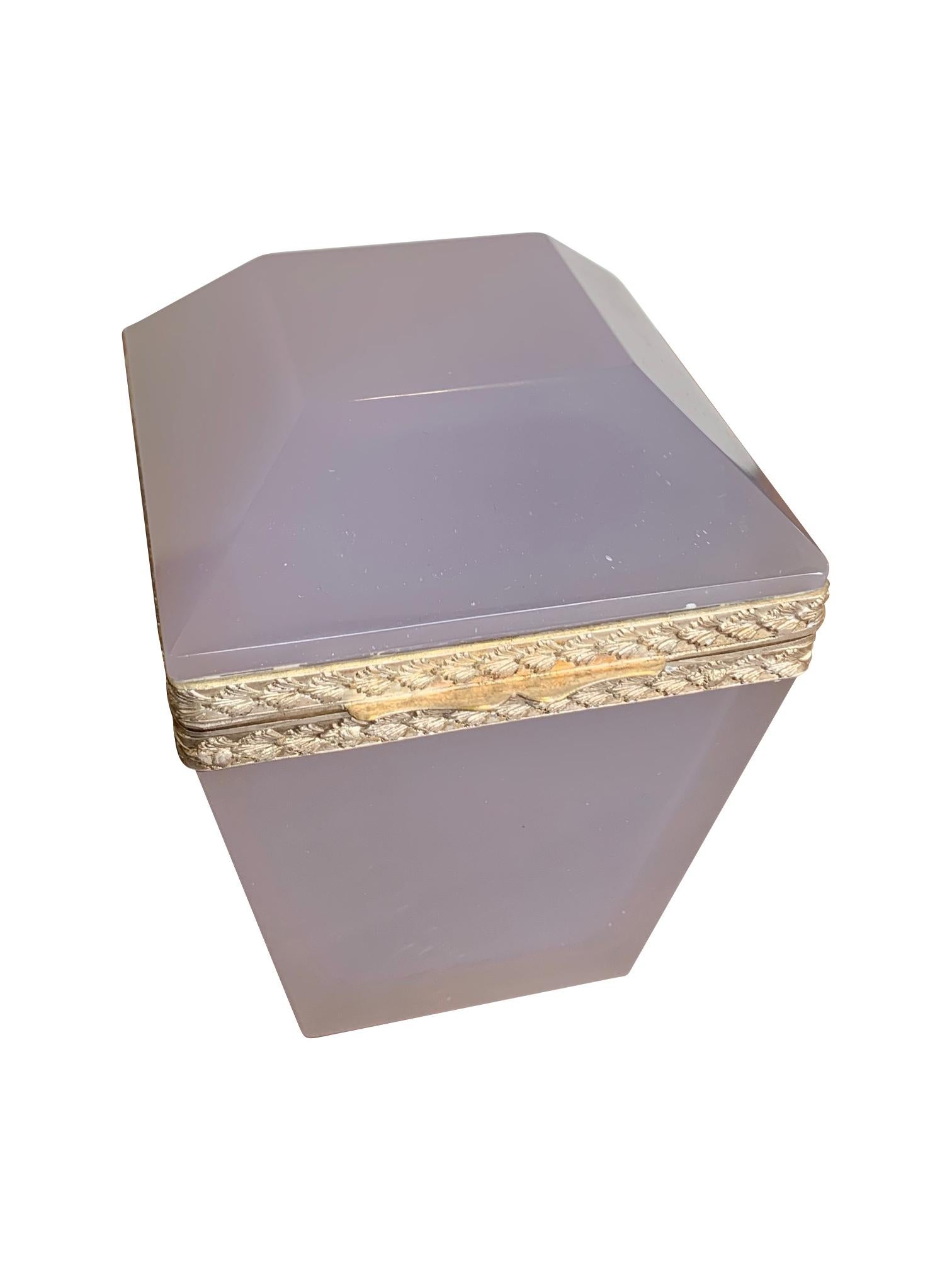 Silvered 1950s Lilac Murano Glass Hinged Box with Facetted Lid and Silver Metal Edge For Sale
