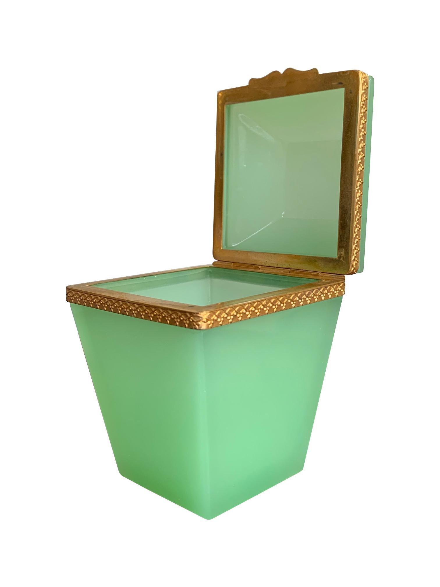 Mid-Century Modern 1950s Lime Green Murano Glass Hinged Box with Facetted Lid and Silvered Edging