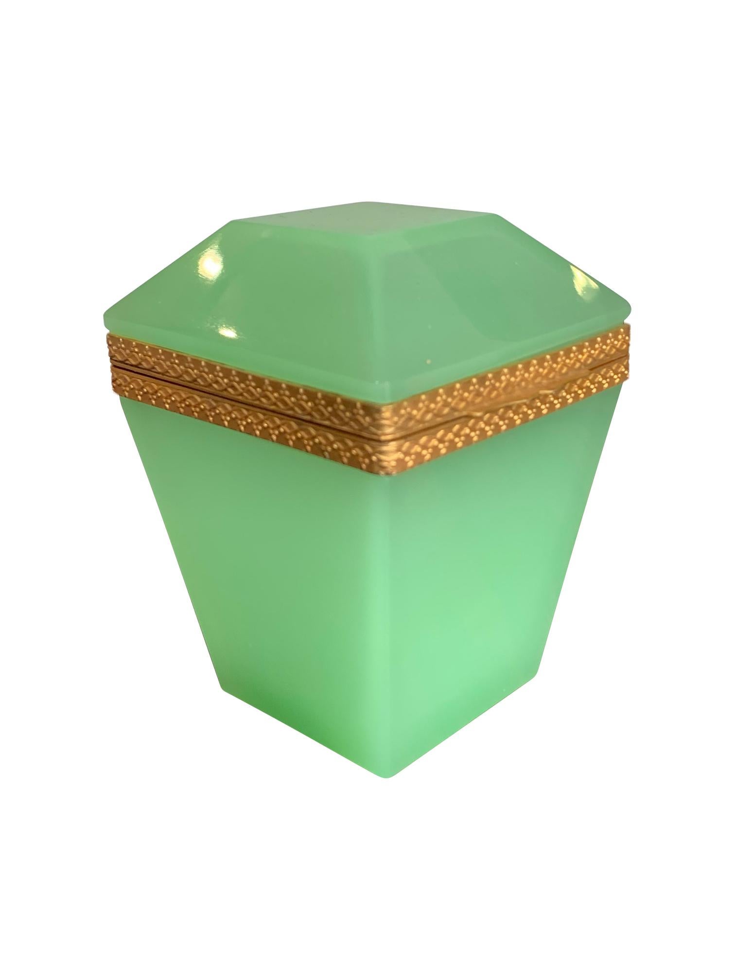 Mid-20th Century 1950s Lime Green Murano Glass Hinged Box with Facetted Lid and Silvered Edging