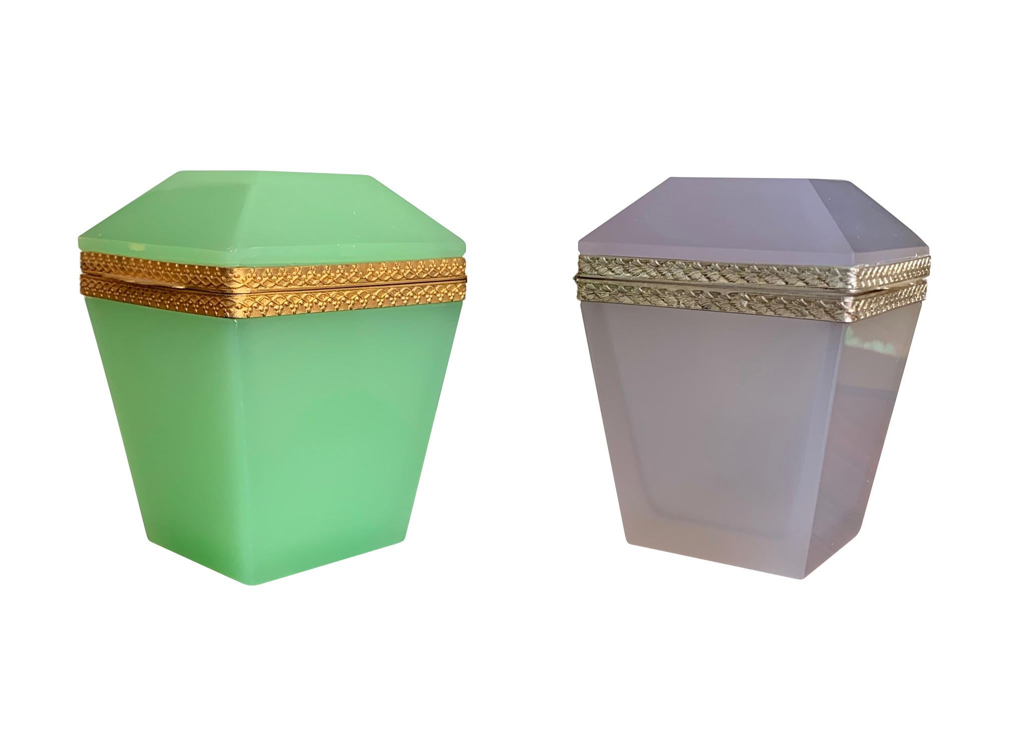 1950s Lime Green Murano Glass Hinged Box with Facetted Lid and Silvered Edging 1