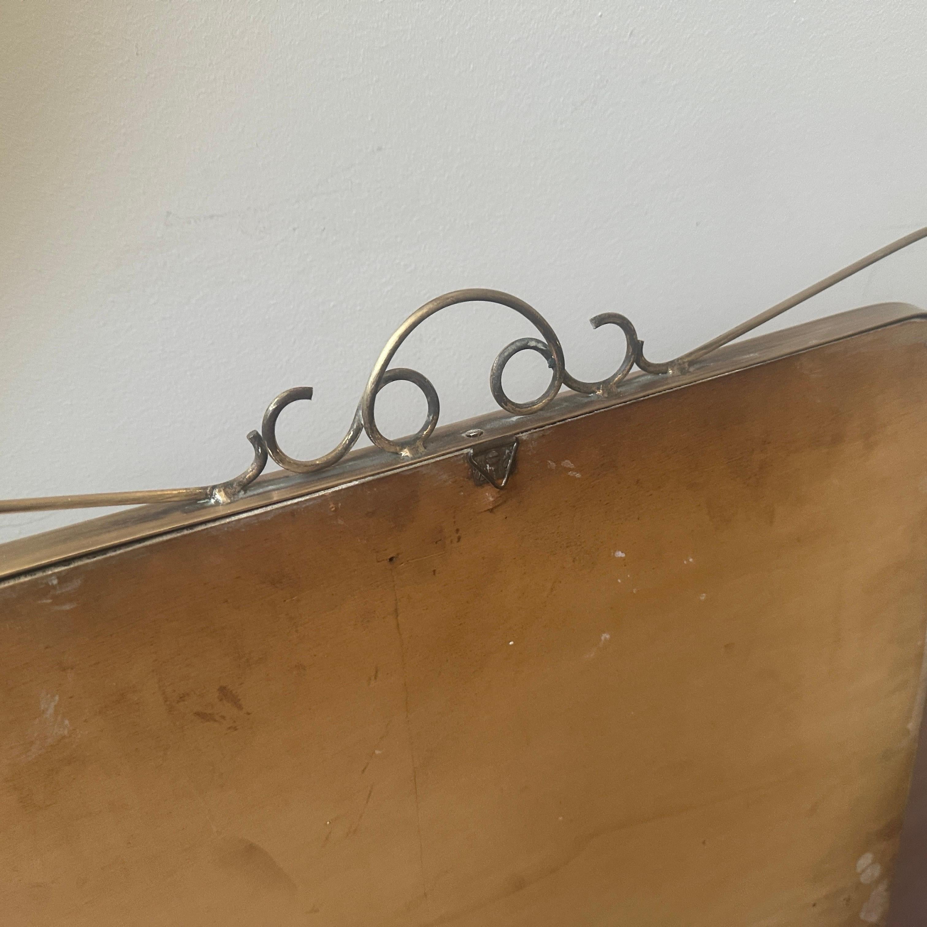 Specchio da parete italiano in ottone della metà del secolo scorso, alla maniera di Gio Ponti in vendita 7