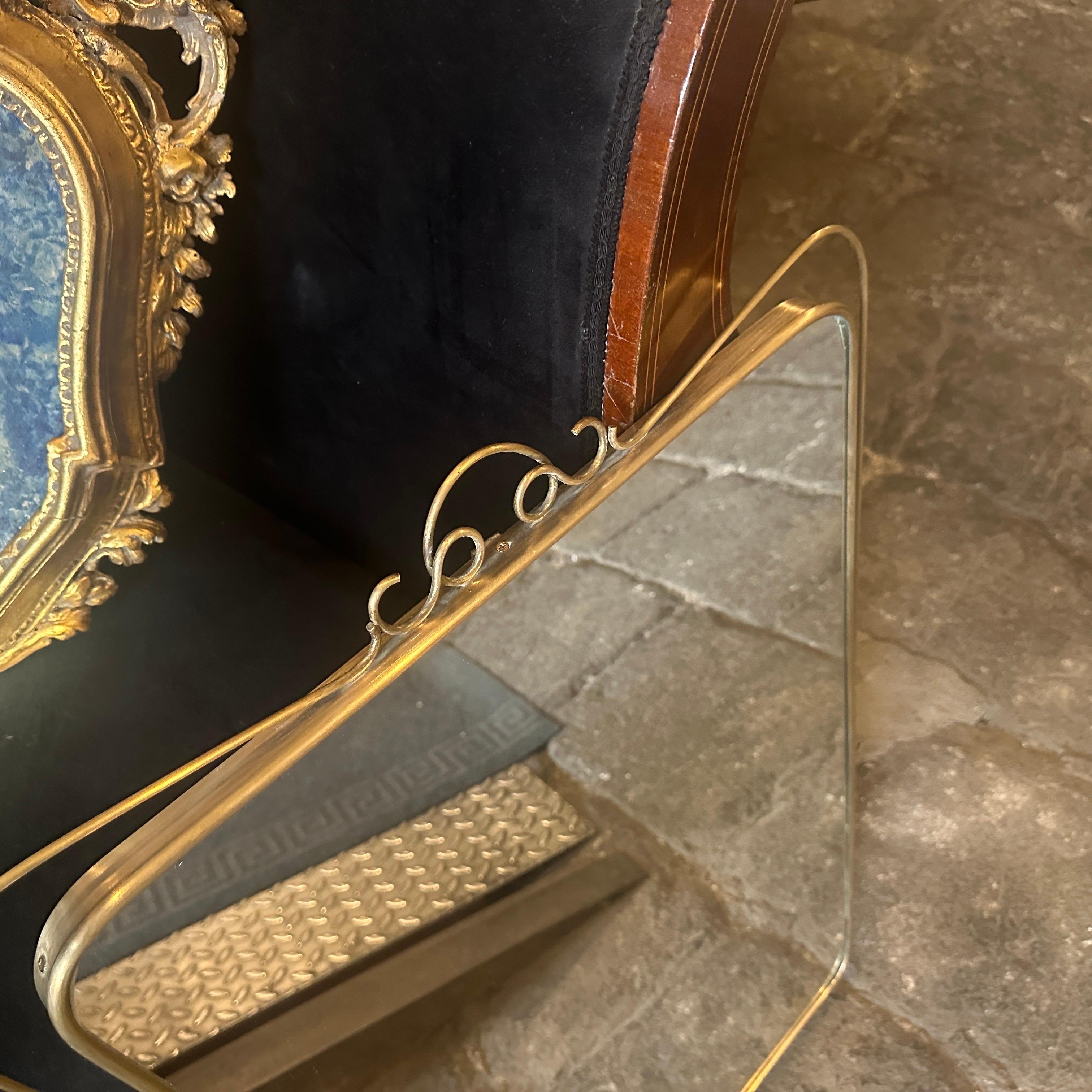 XX secolo Specchio da parete italiano in ottone della metà del secolo scorso, alla maniera di Gio Ponti in vendita