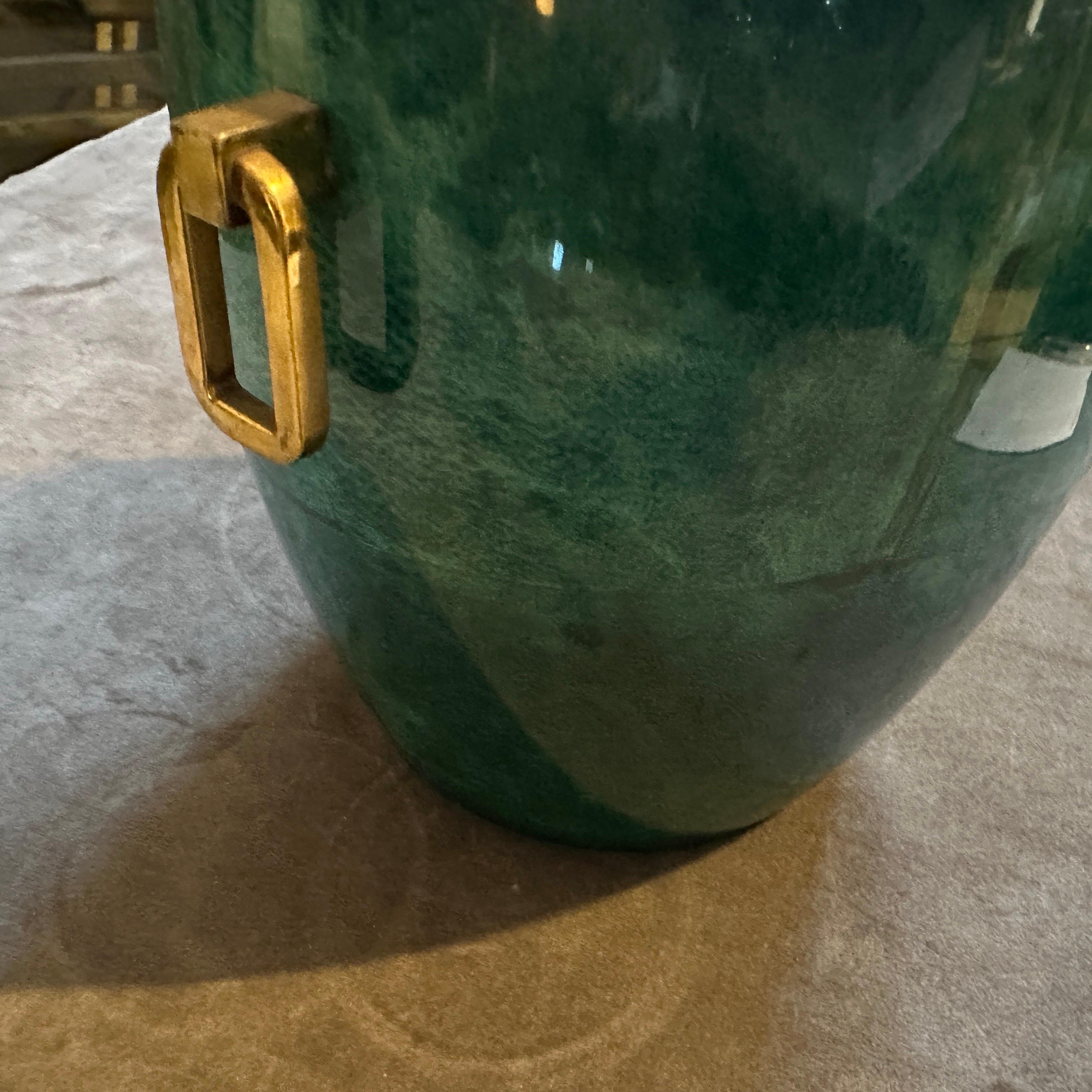 Seau à glace en peau de chèvre verte et laiton d'Aldo Tura, datant des années 1950 et d'une modernité de milieu de siècle en vente 1