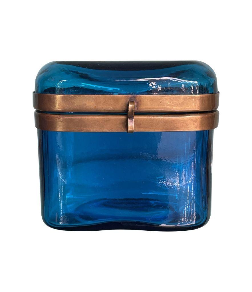 Schmuckkästchen aus blauem Murano-Glas der 1950er Jahre mit Messingverschluss (Moderne der Mitte des Jahrhunderts)