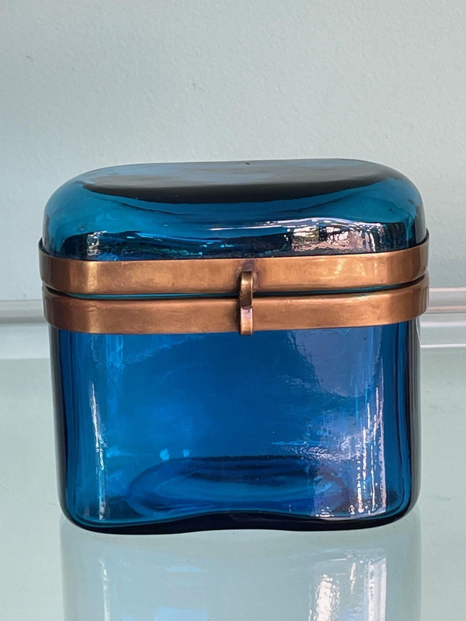 A 1950s Murano blue glass Jewellery box with brass clasp For Sale 2
