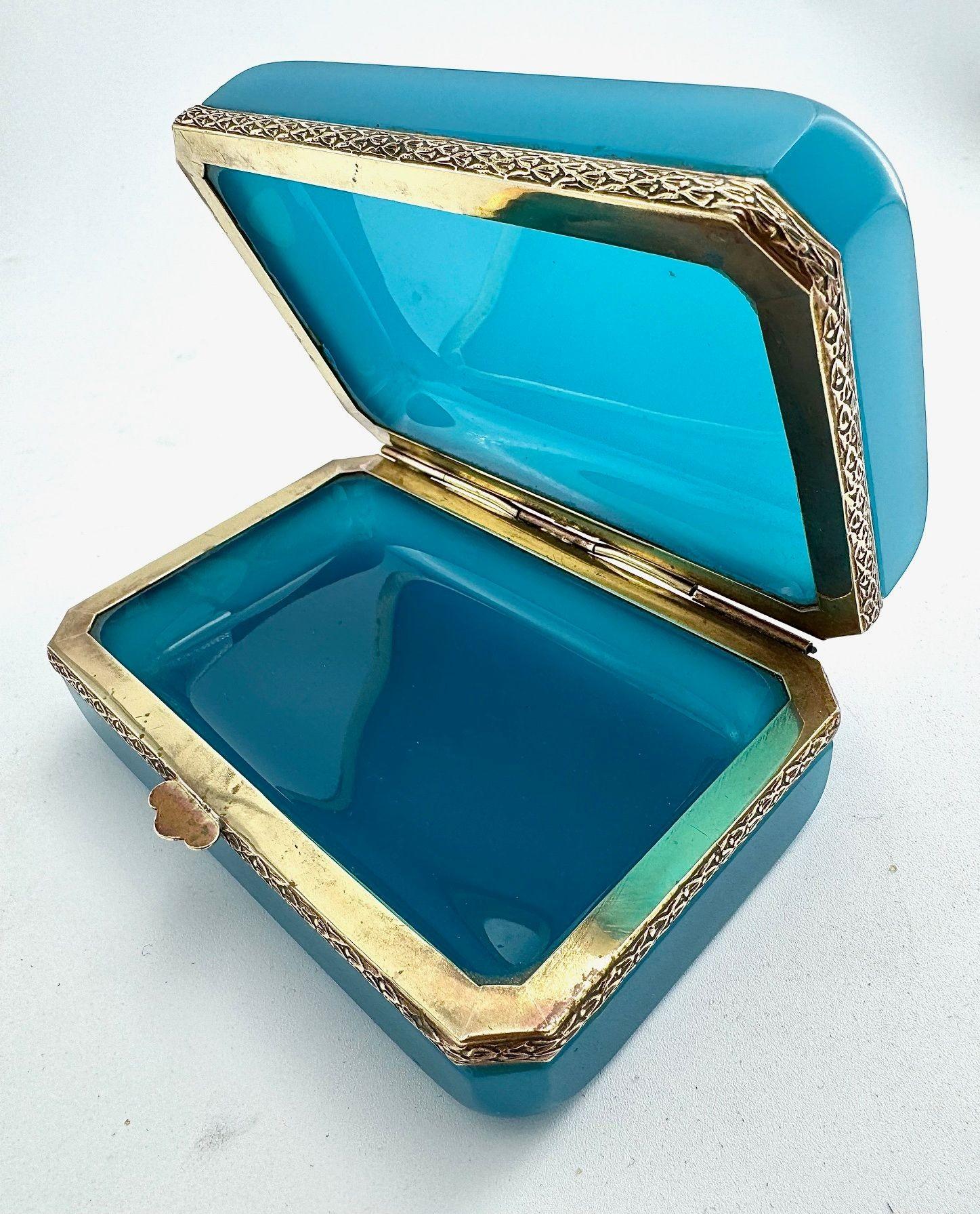 Scatola a cerniera di Murano degli anni '50 in opalina turchese e metallo dorato, di Gino Cenedese in vendita 12