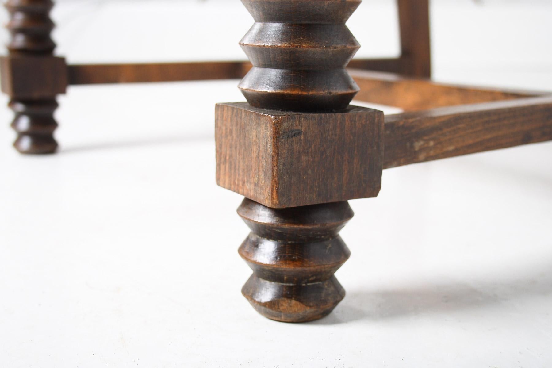 Fauteuil tire-bouchon en Oak des années 1950 avec assise en paille attribué à Charles Dudouyt en vente 6