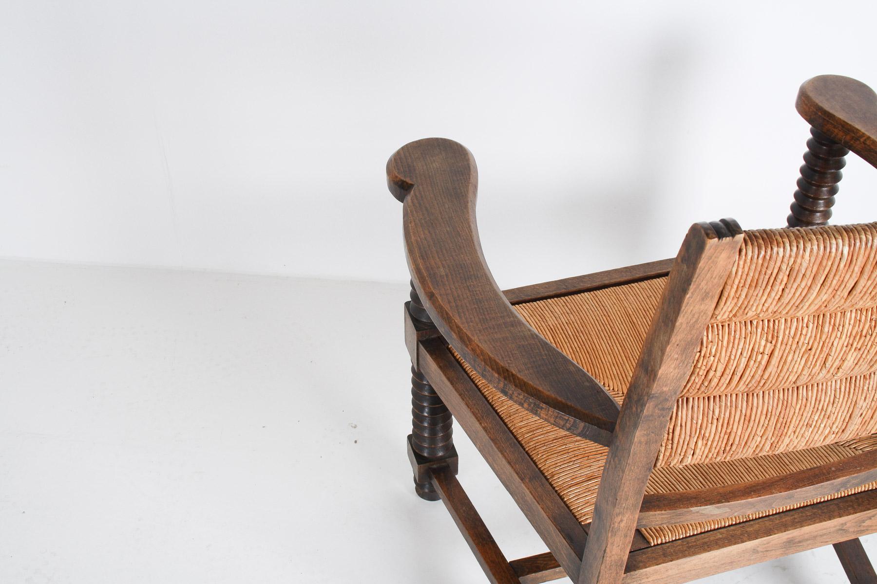 Fauteuil tire-bouchon en Oak des années 1950 avec assise en paille attribué à Charles Dudouyt en vente 10