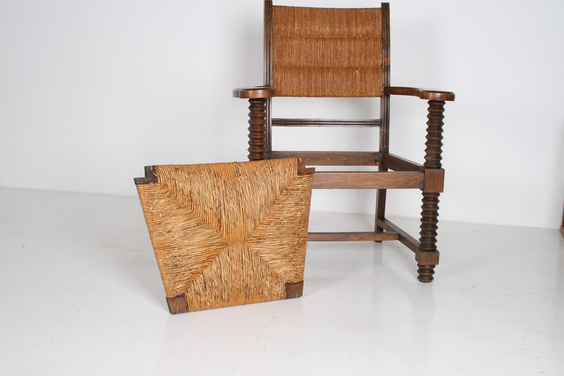 Fauteuil tire-bouchon en Oak des années 1950 avec assise en paille attribué à Charles Dudouyt en vente 12