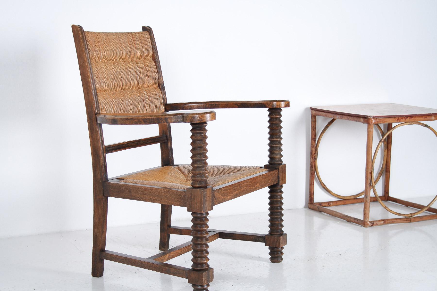 20ième siècle Fauteuil tire-bouchon en Oak des années 1950 avec assise en paille attribué à Charles Dudouyt en vente