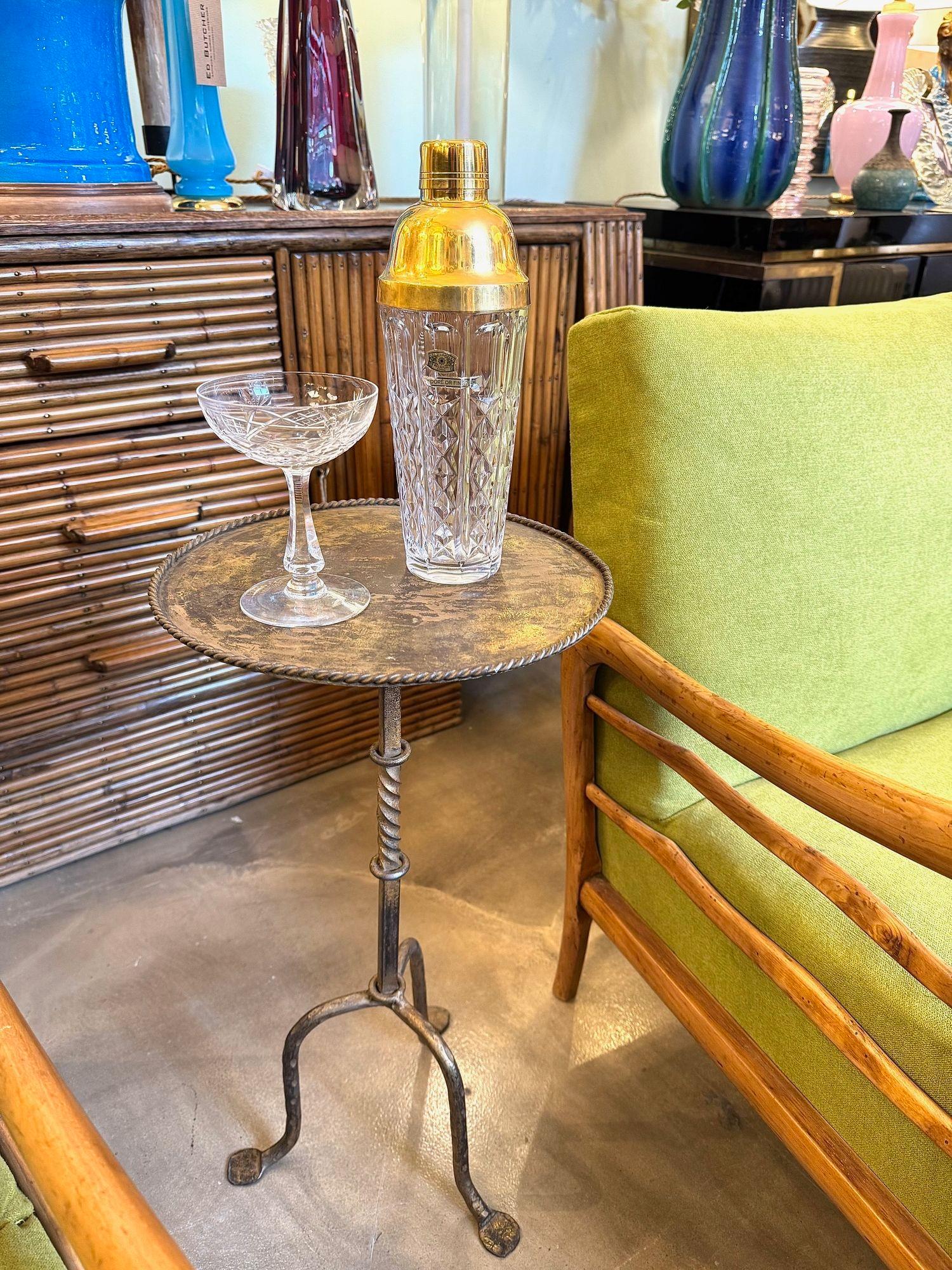 Ein spanischer Martini-Tisch aus vergoldetem Schmiedeeisen aus den 1950er Jahren (Mitte des 20. Jahrhunderts) im Angebot