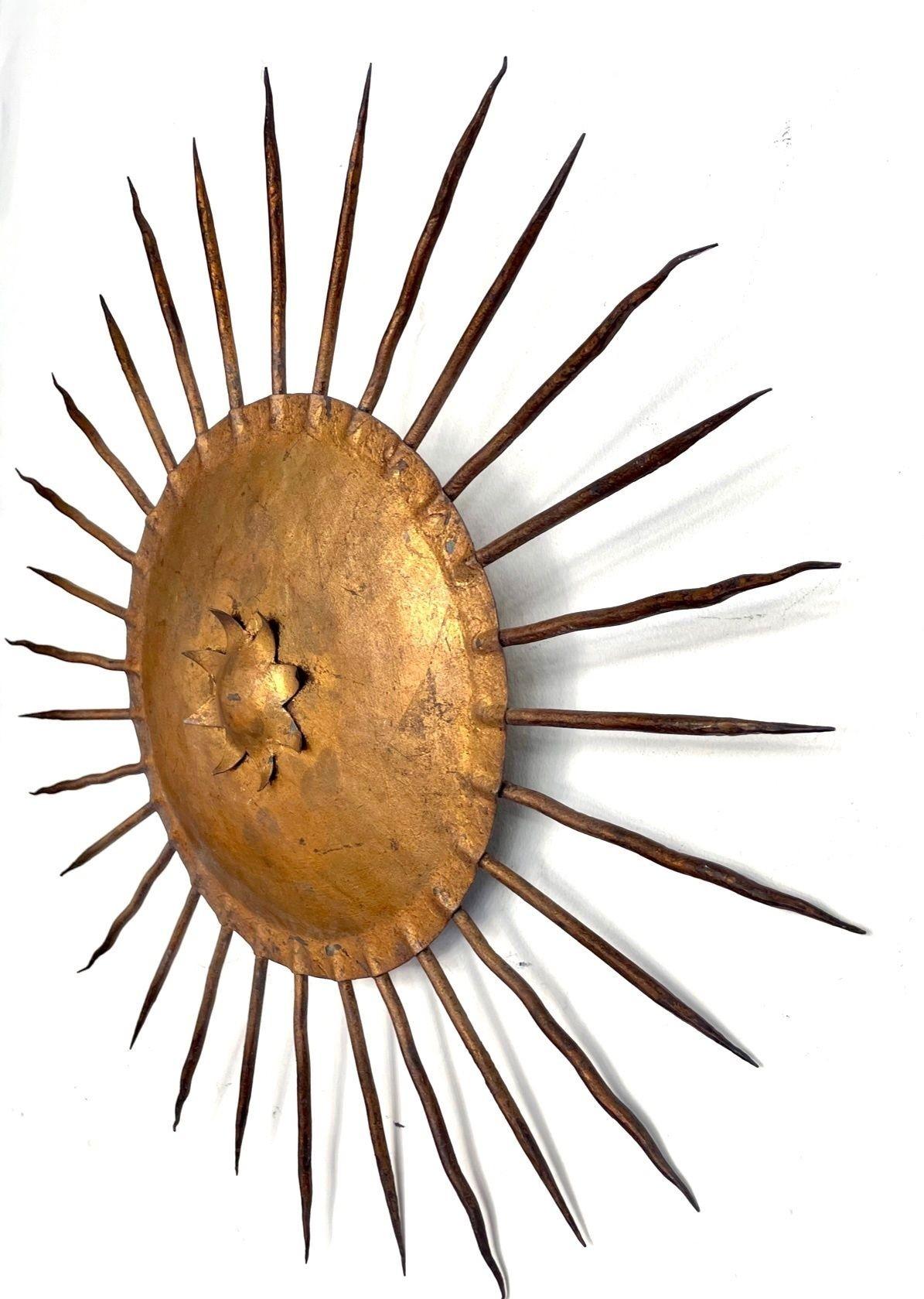 Mid-20th Century 1950s Spanish Wrought Iron Sunburst Wall Sconce in Gilt Finish