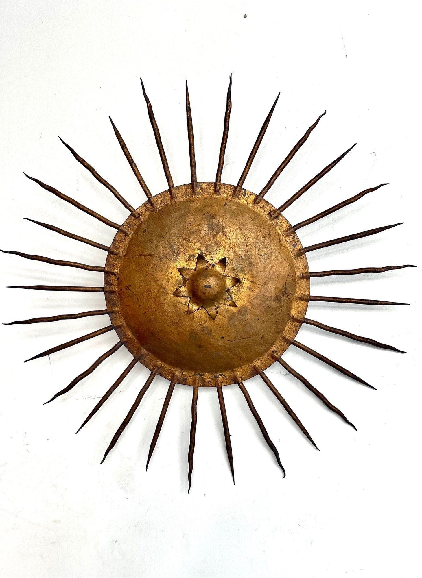 1950s Spanish Wrought Iron Sunburst Wall Sconce in Gilt Finish 2